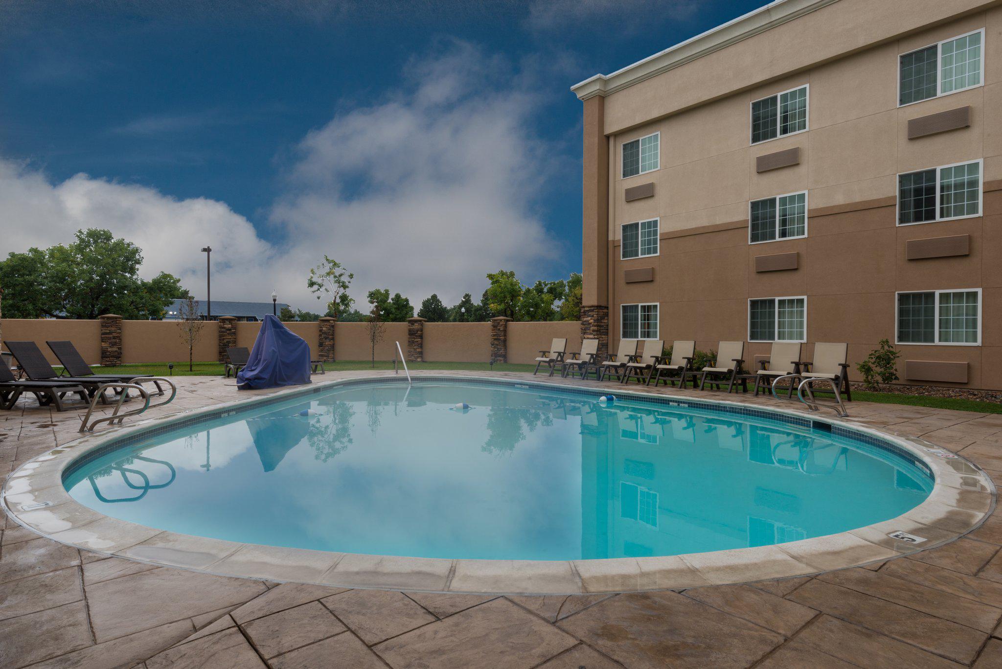 Holiday Inn Express & Suites Wheat Ridge-Denver West Photo