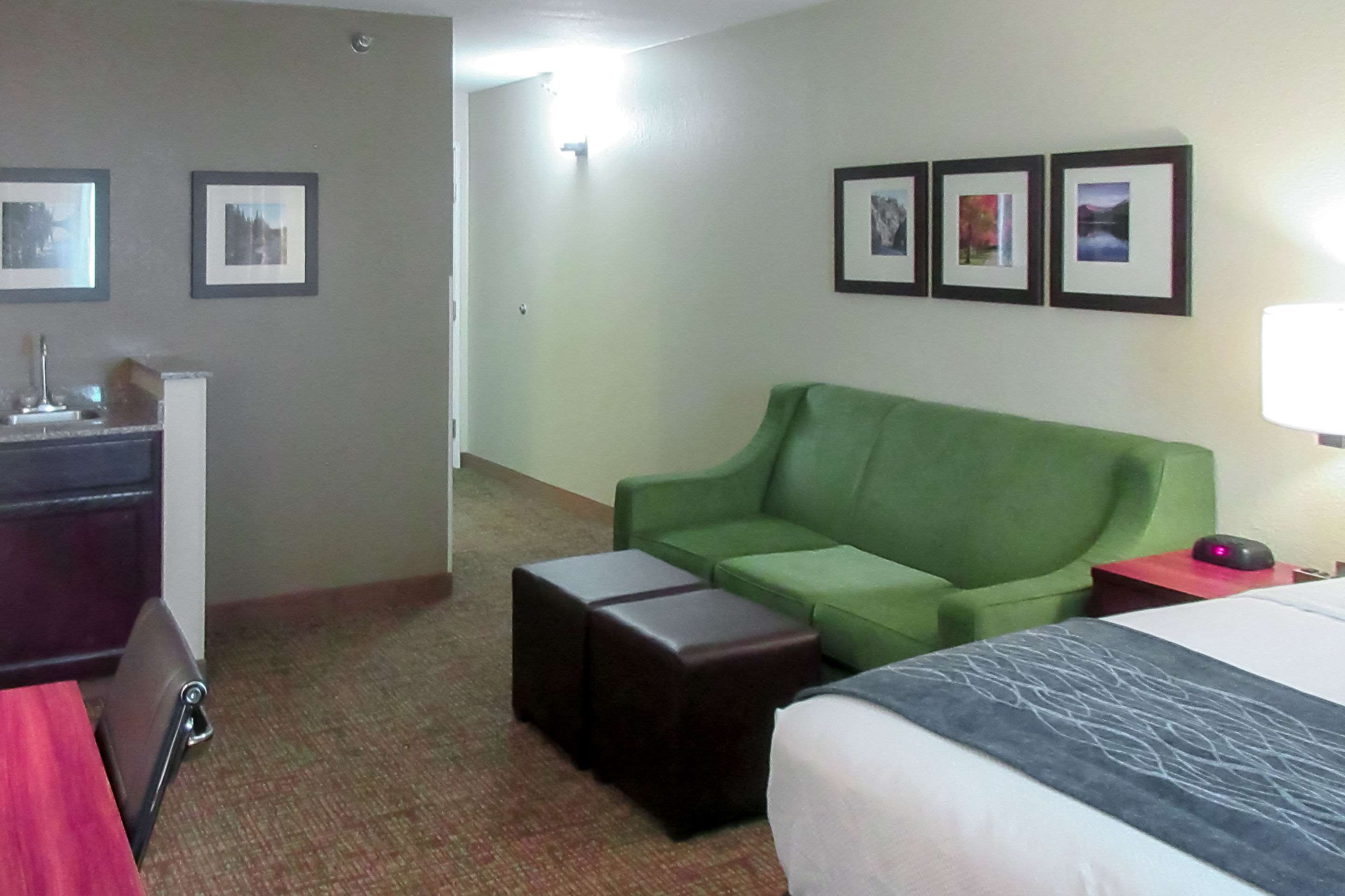 Comfort Inn & Suites Pueblo Photo