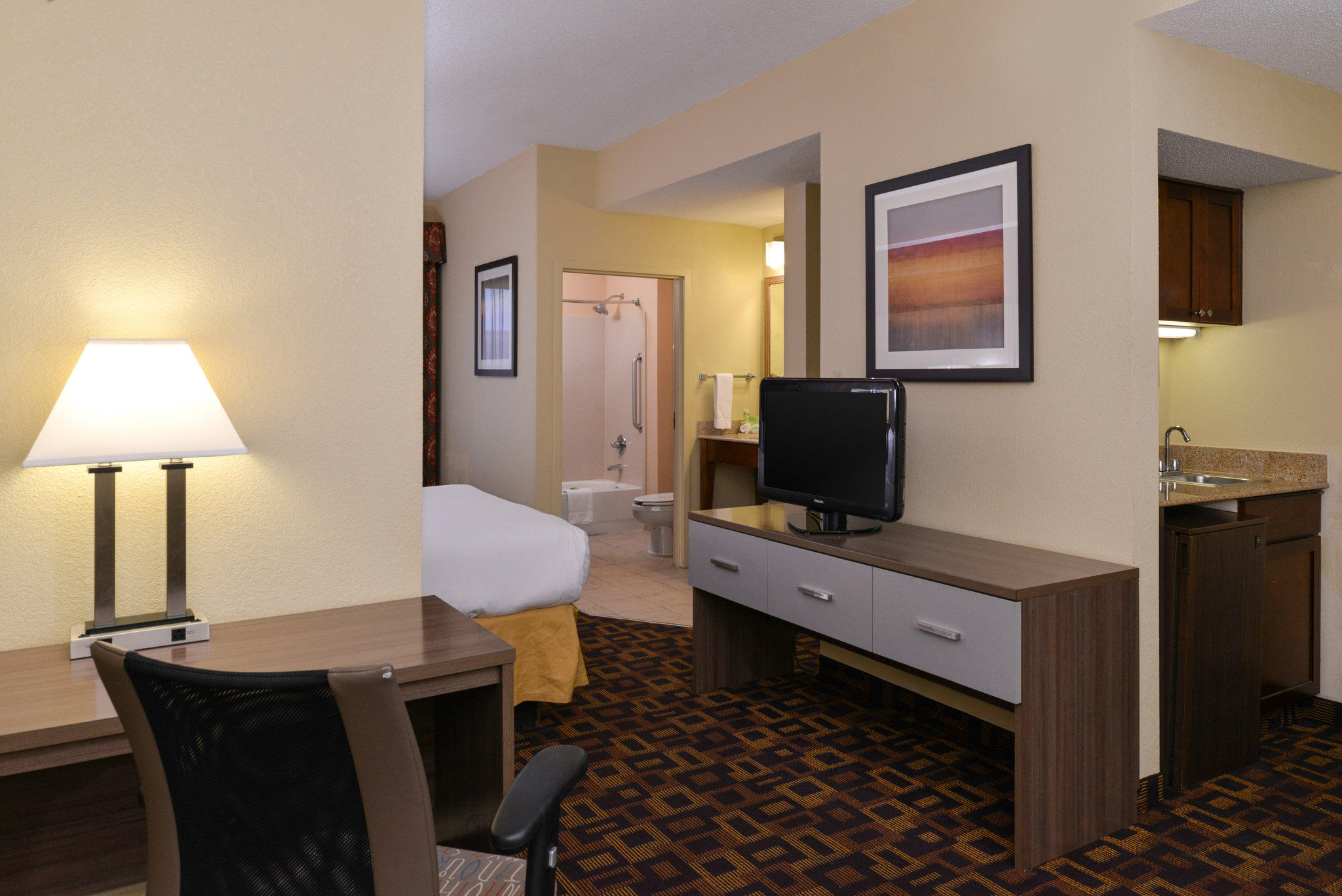 Holiday Inn Express & Suites Ridgeland - Jackson North Area Photo