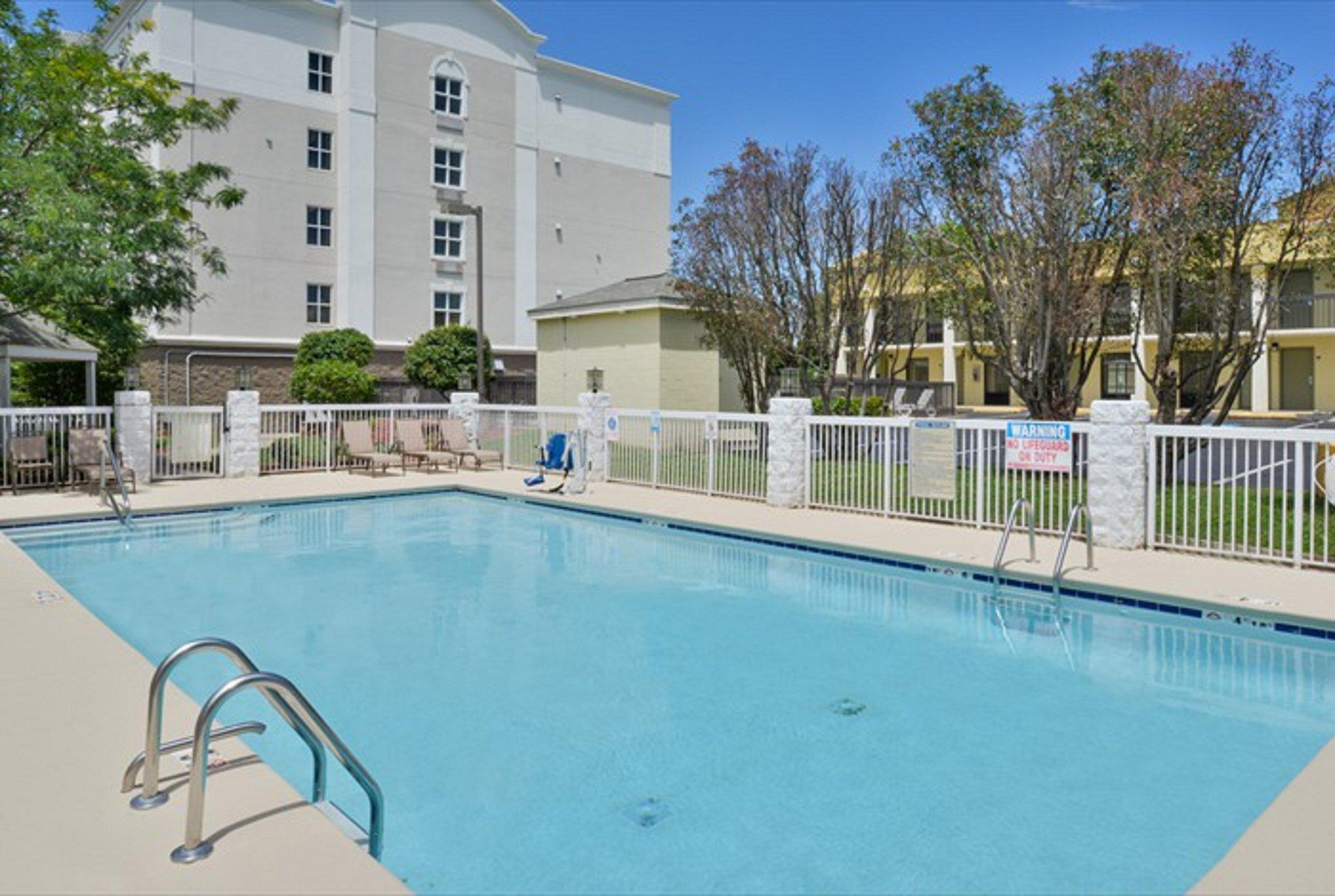 Holiday Inn Express & Suites Mooresville - Lake Norman Photo