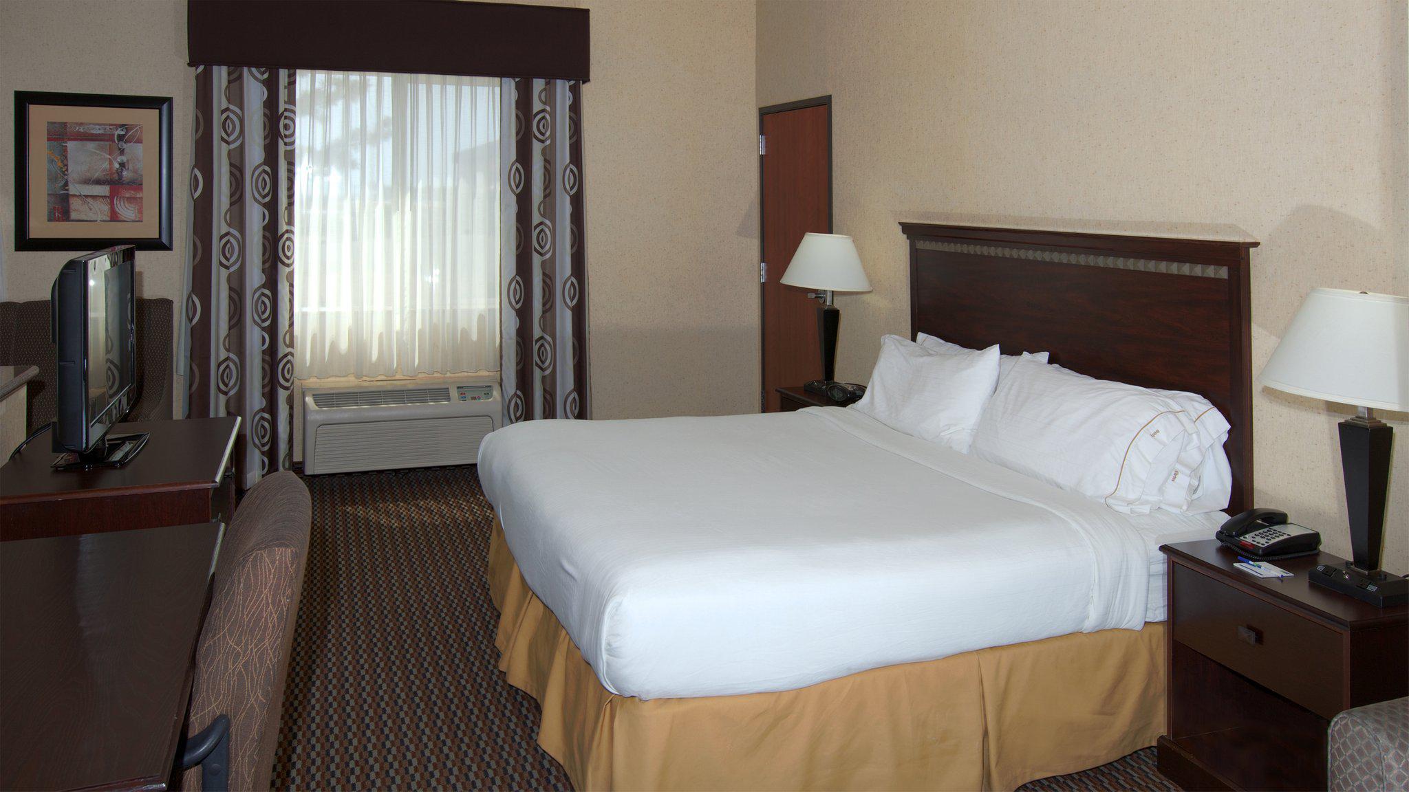 Holiday Inn Express & Suites Nampa - Idaho Center Photo