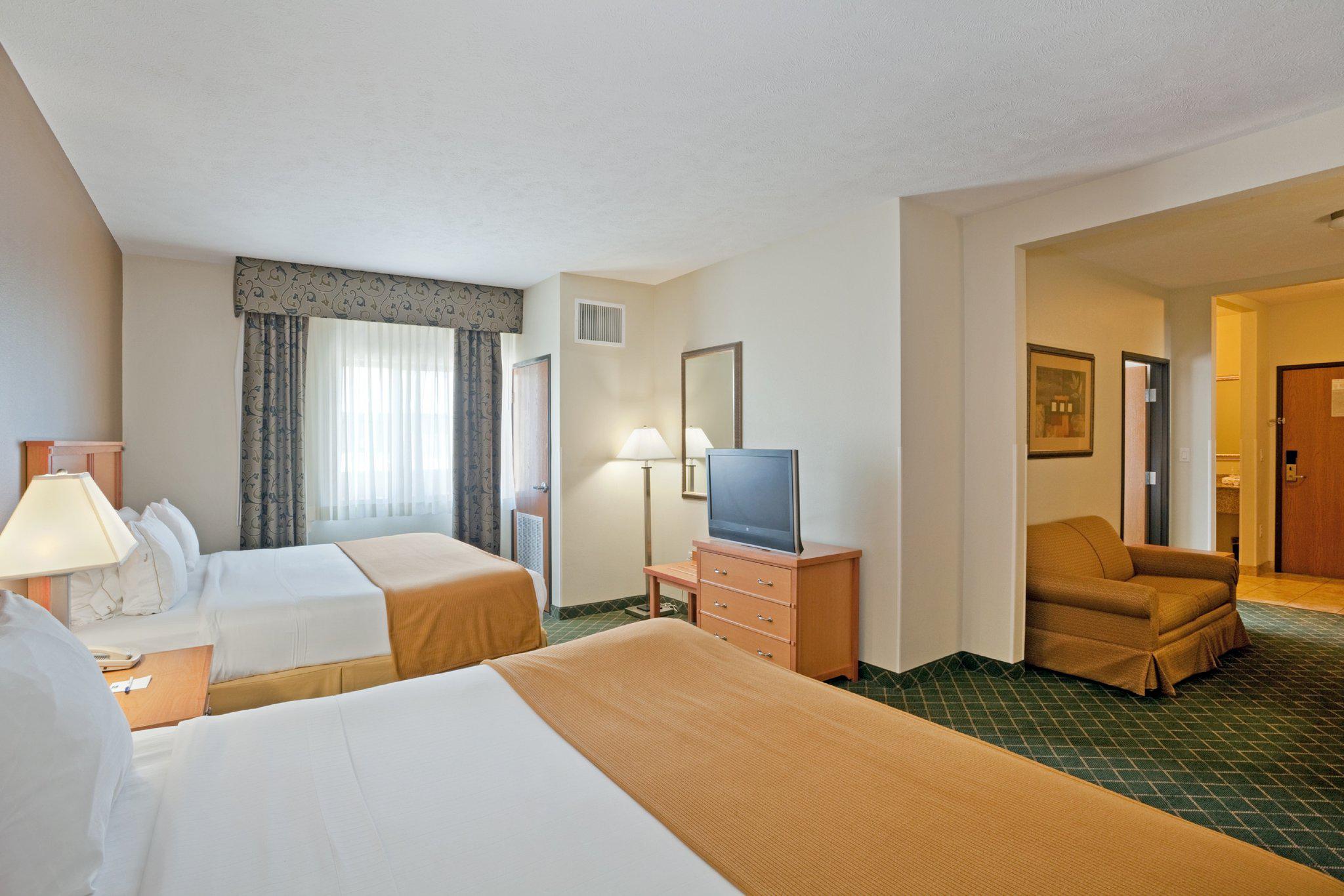 Holiday Inn Express & Suites Lincoln South Photo
