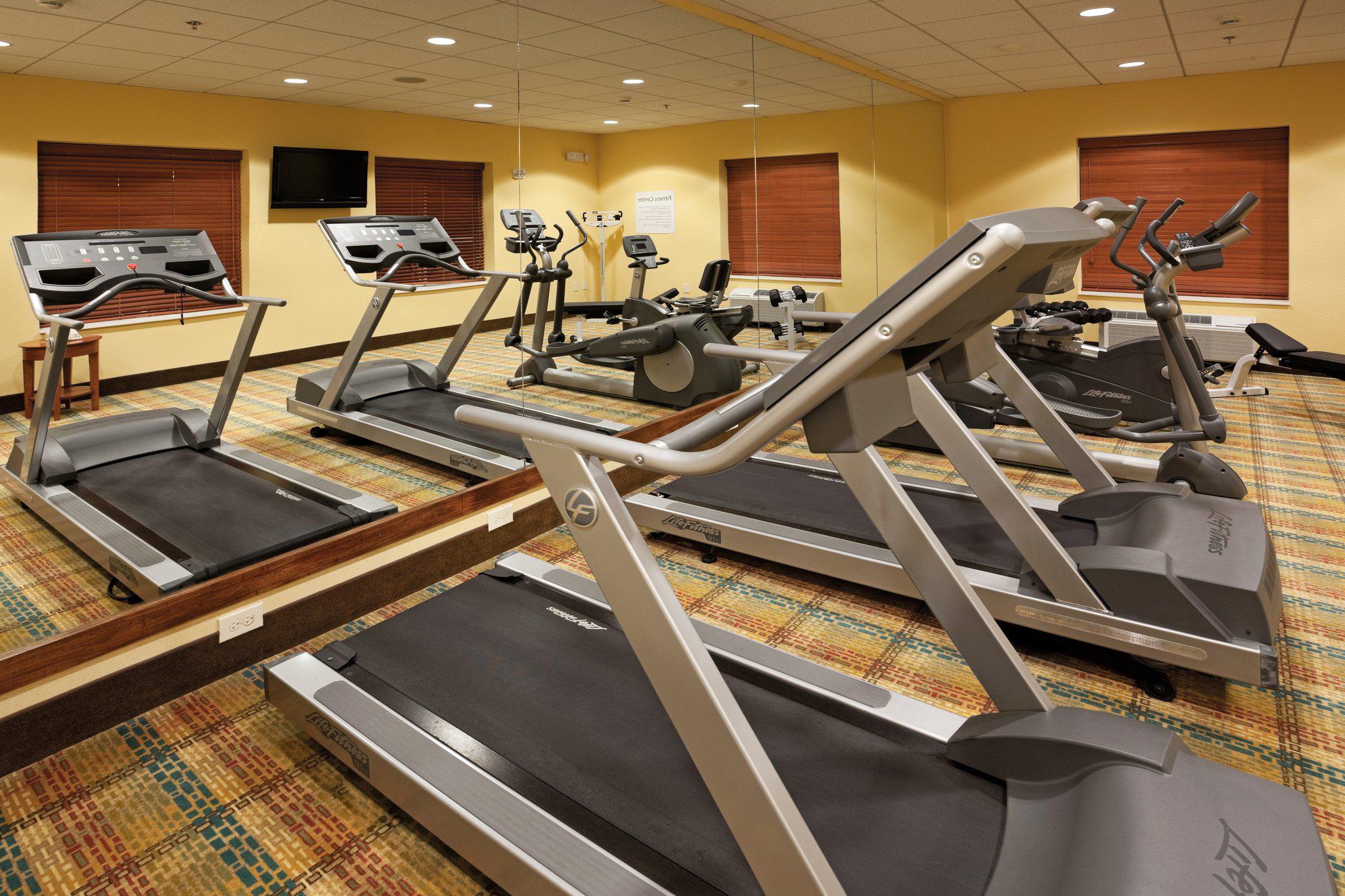 Holiday Inn Express & Suites Greensboro - Airport Area Photo