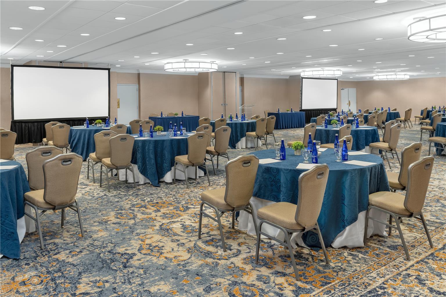 DoubleTree by Hilton McLean Tysons Image