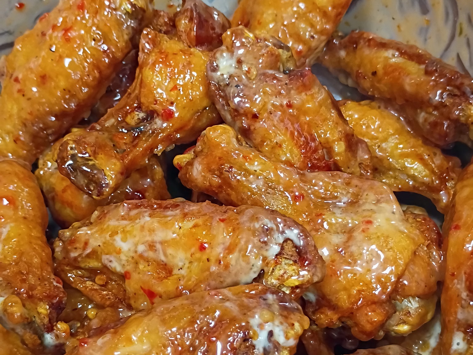 6 Flavored Wings + Fries