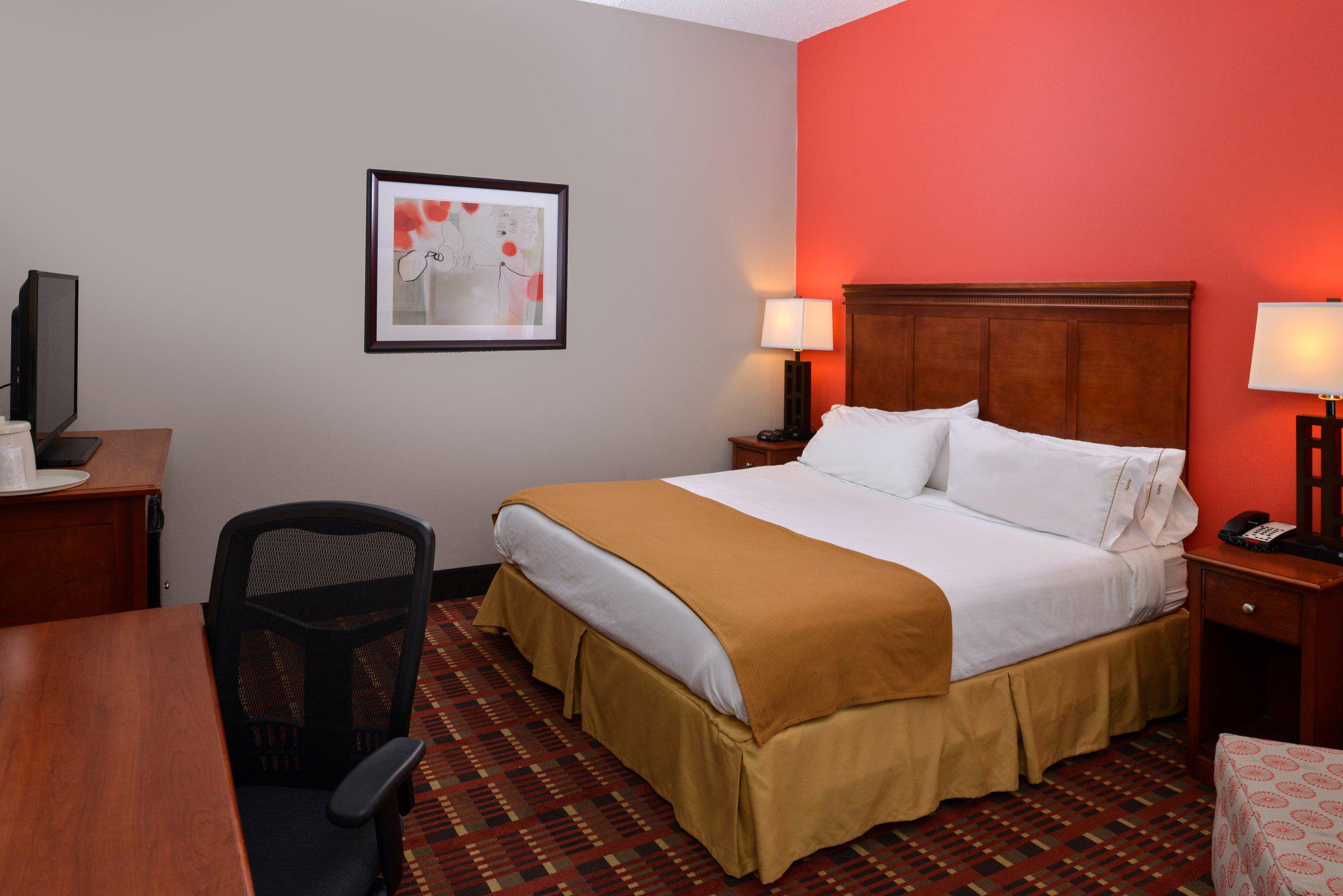 Holiday Inn Express Crestwood Photo