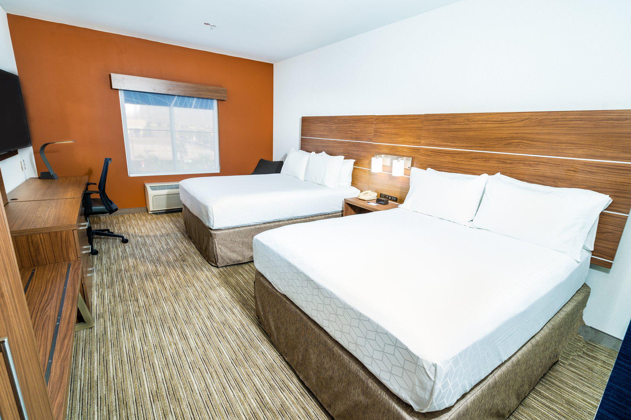 Holiday Inn Express & Suites Las Vegas SW – Spring Valley Photo