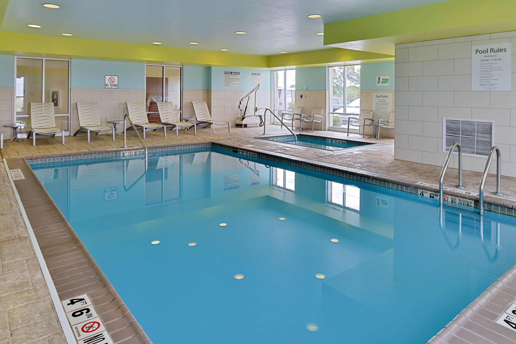 Holiday Inn Express & Suites Terre Haute Photo