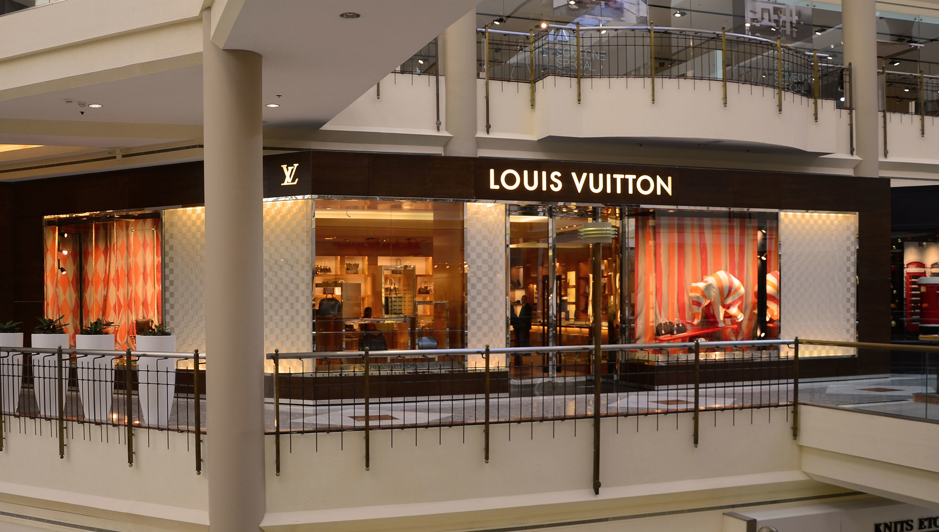 Louis Vuitton McLean Tysons Galleria, 1749 International Drive