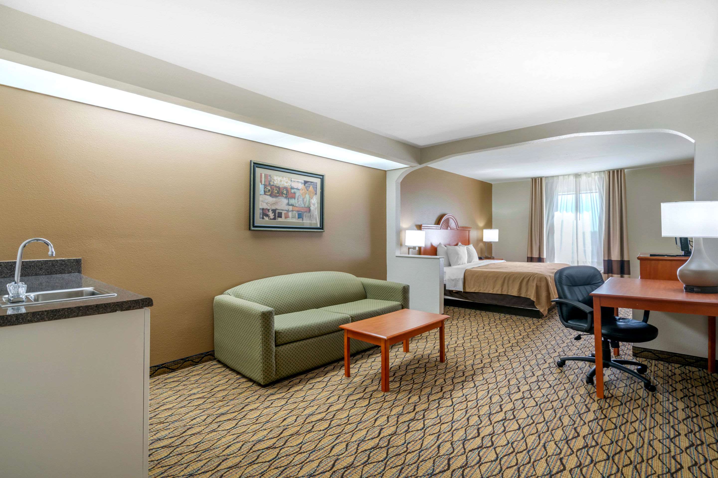 Quality Inn & Suites Jefferson City Photo