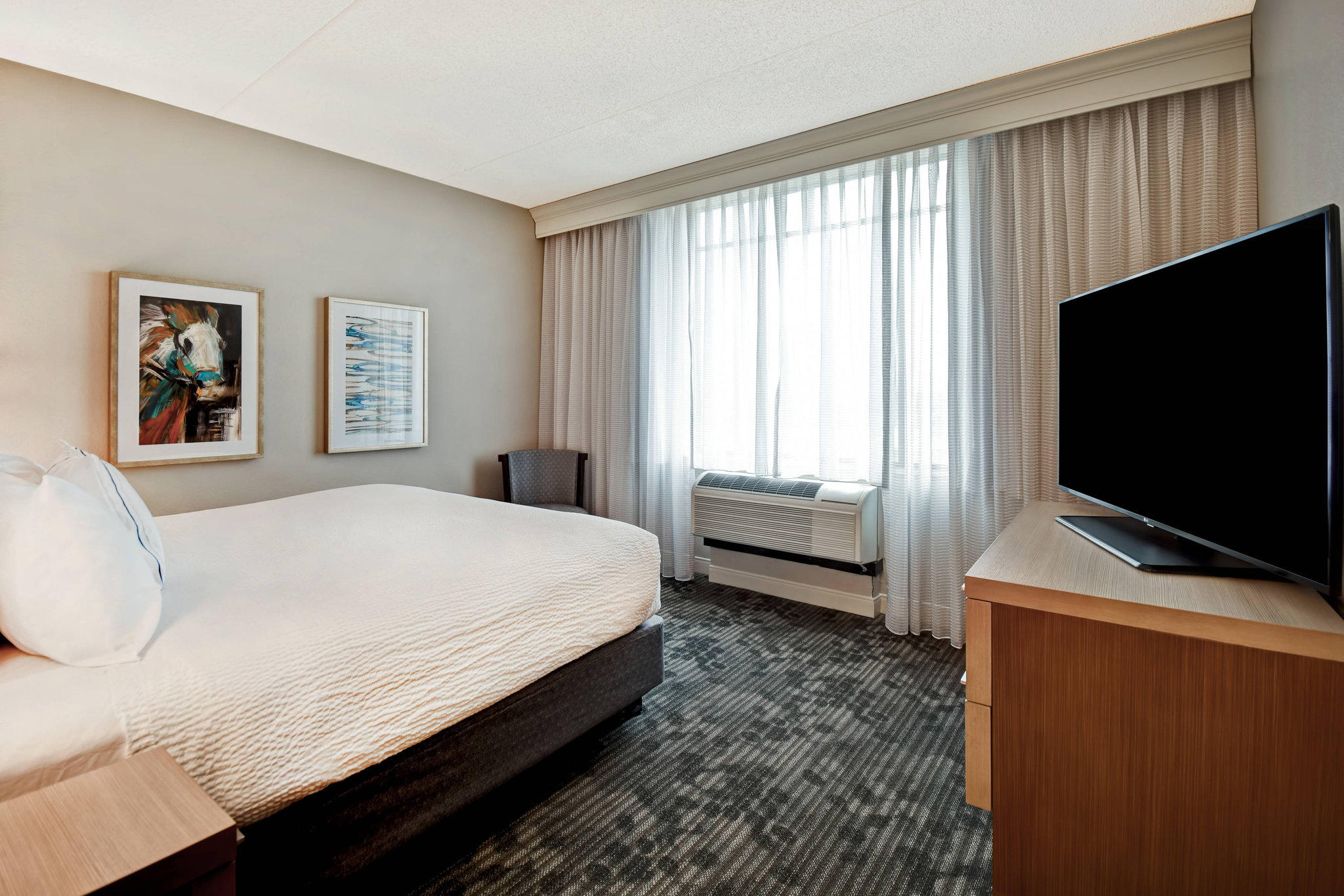 Courtyard by Marriott Louisville Airport Photo