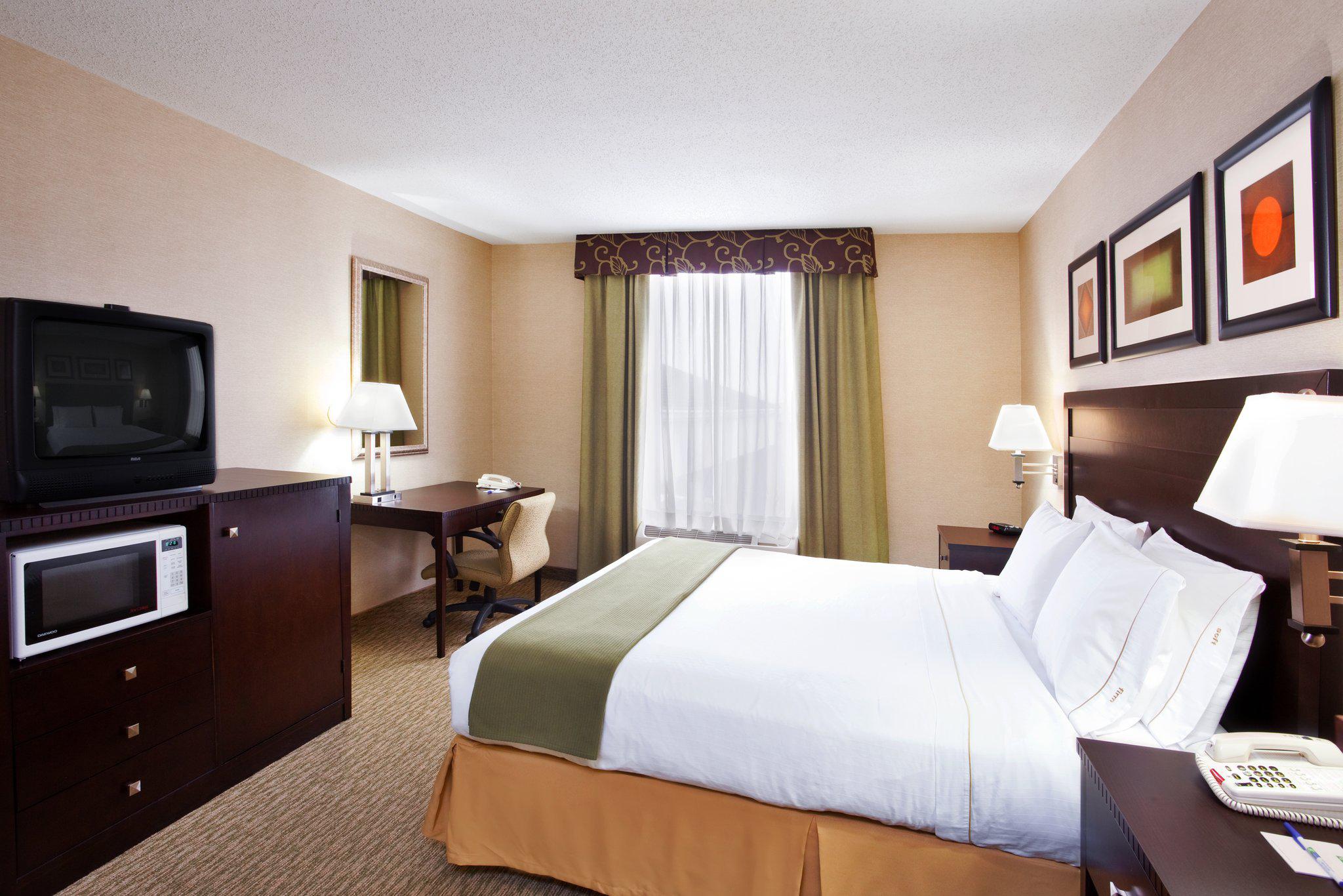 Holiday Inn Express & Suites Cleveland-Streetsboro Photo