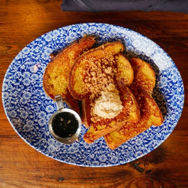 CINNAMON STREUSEL FRENCH TOAST