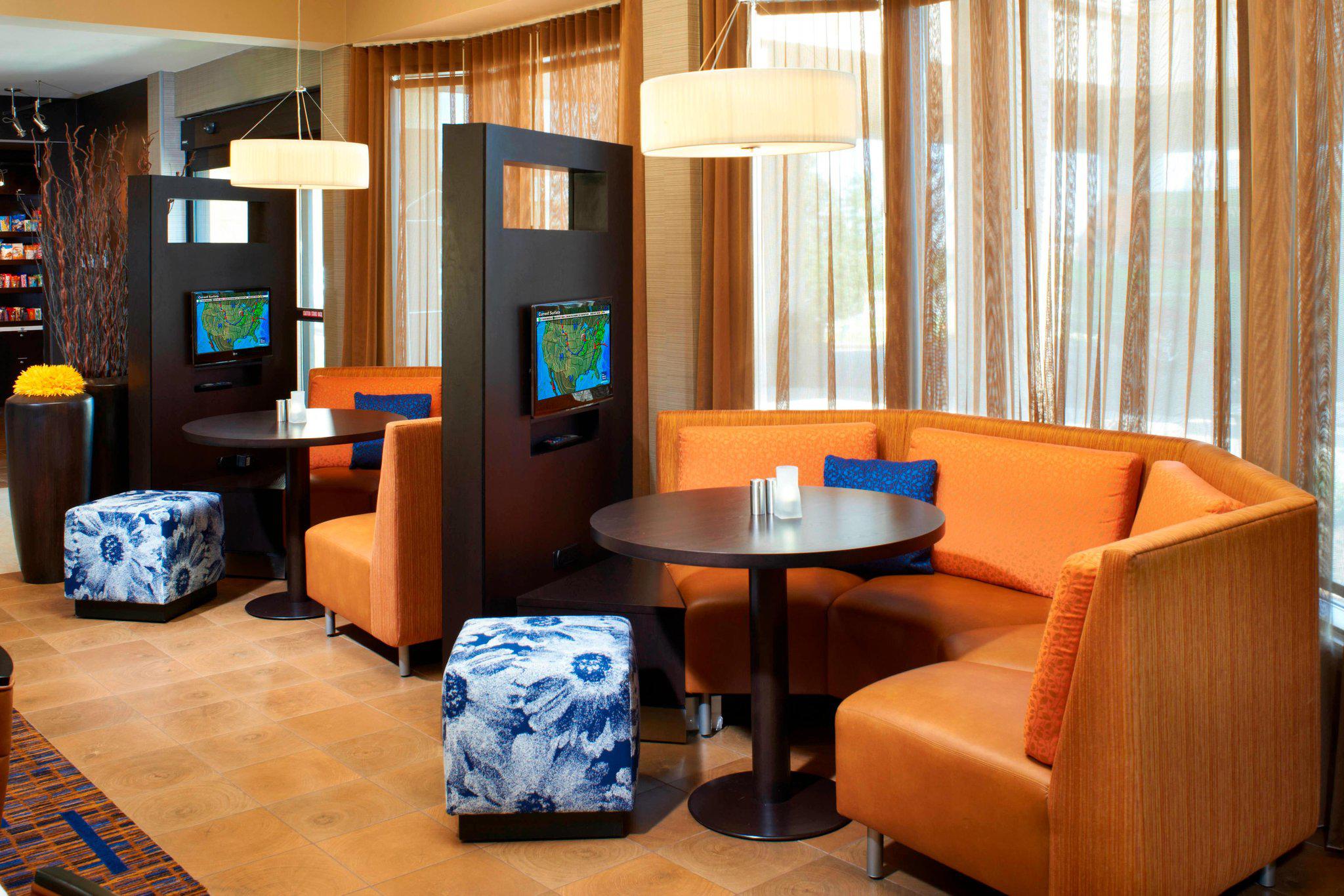 Courtyard by Marriott Rockford Photo