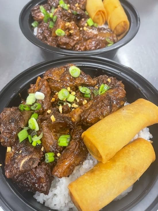 Rice Bowl 1/Pork Adobo, 2 Lumpia, Canned Soda