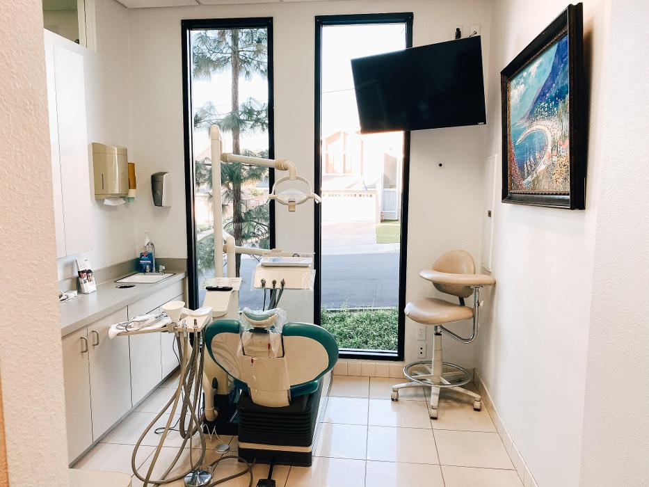 Lake Forest Dental Health Care Image