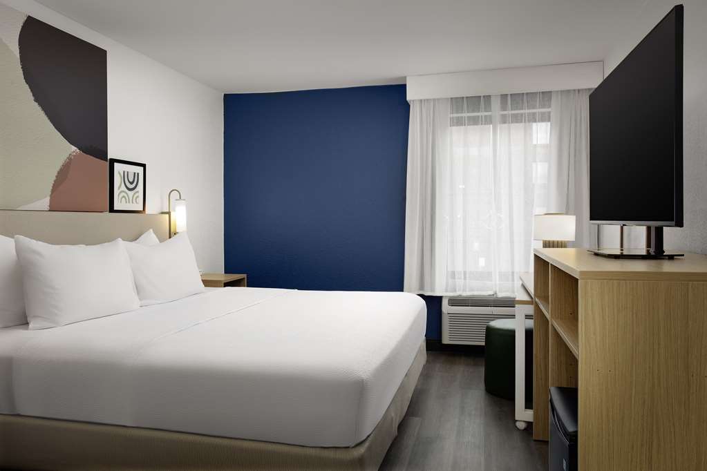 Spark by Hilton Atlanta Cumberland Ballpark Image