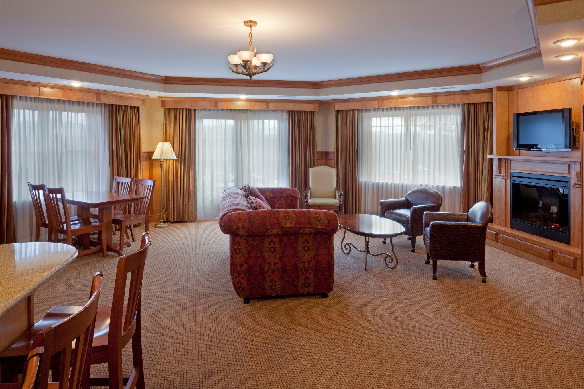 Crowne Plaza Lake Placid by IHG Image