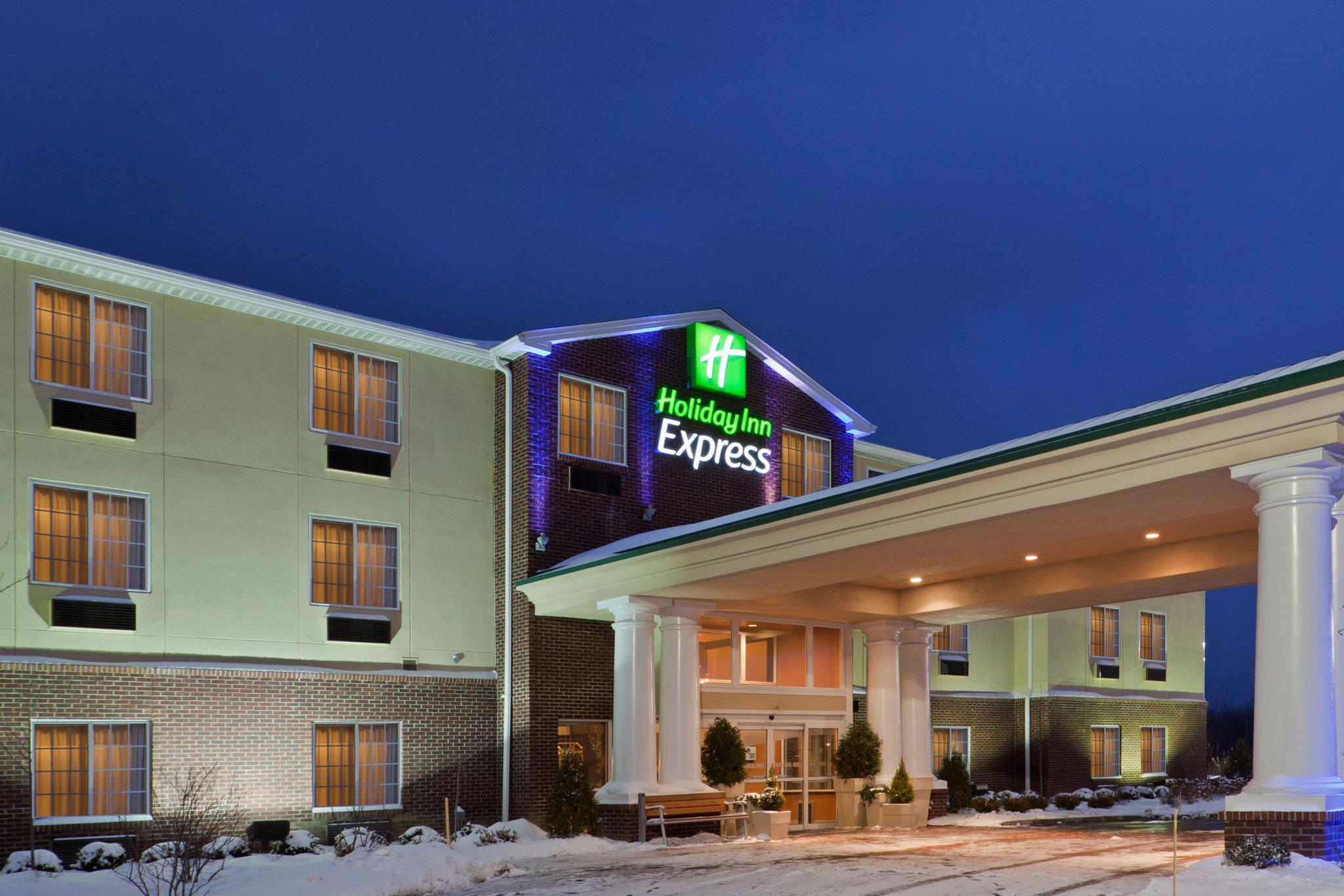 Holiday Inn Express & Suites Ashtabula-Geneva Photo