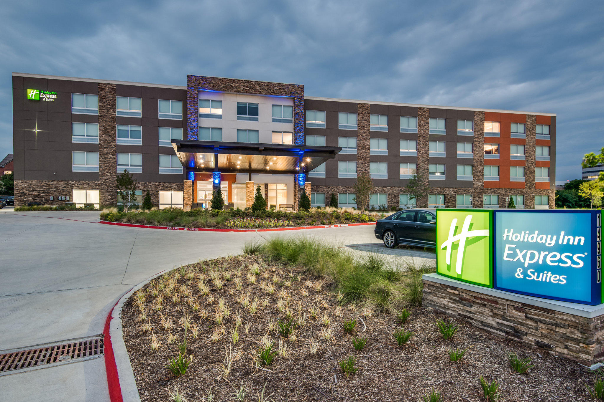 Holiday Inn Express & Suites Dallas North - Addison Photo