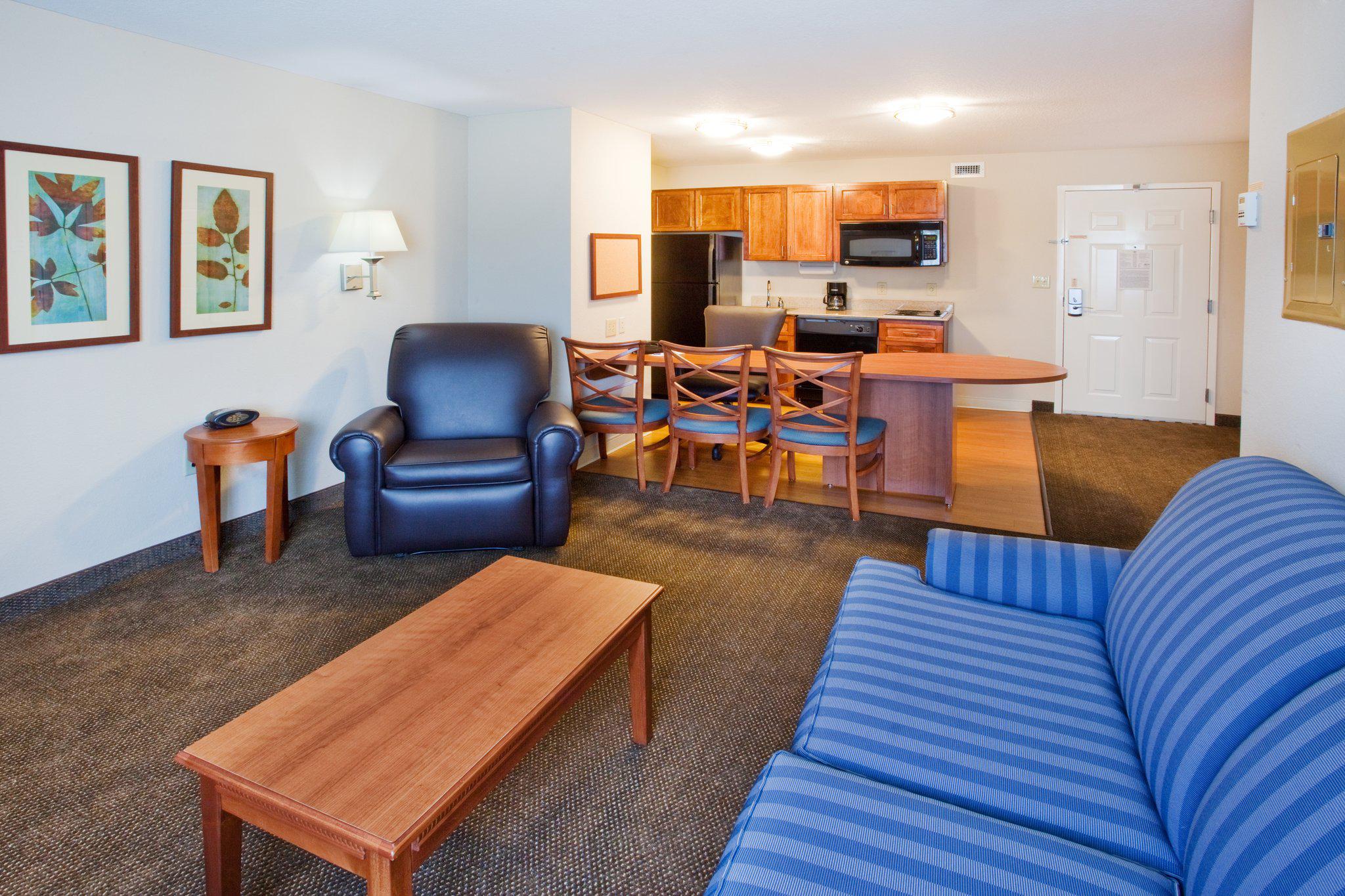 Candlewood Suites Macon Photo