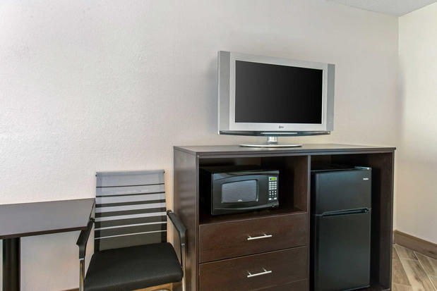 Images Clarion Inn & Suites