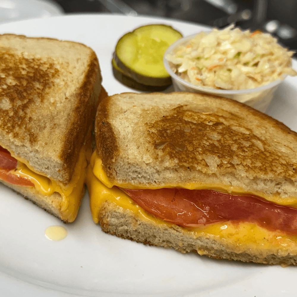 Grilled Cheddar with Tomato Sandwich