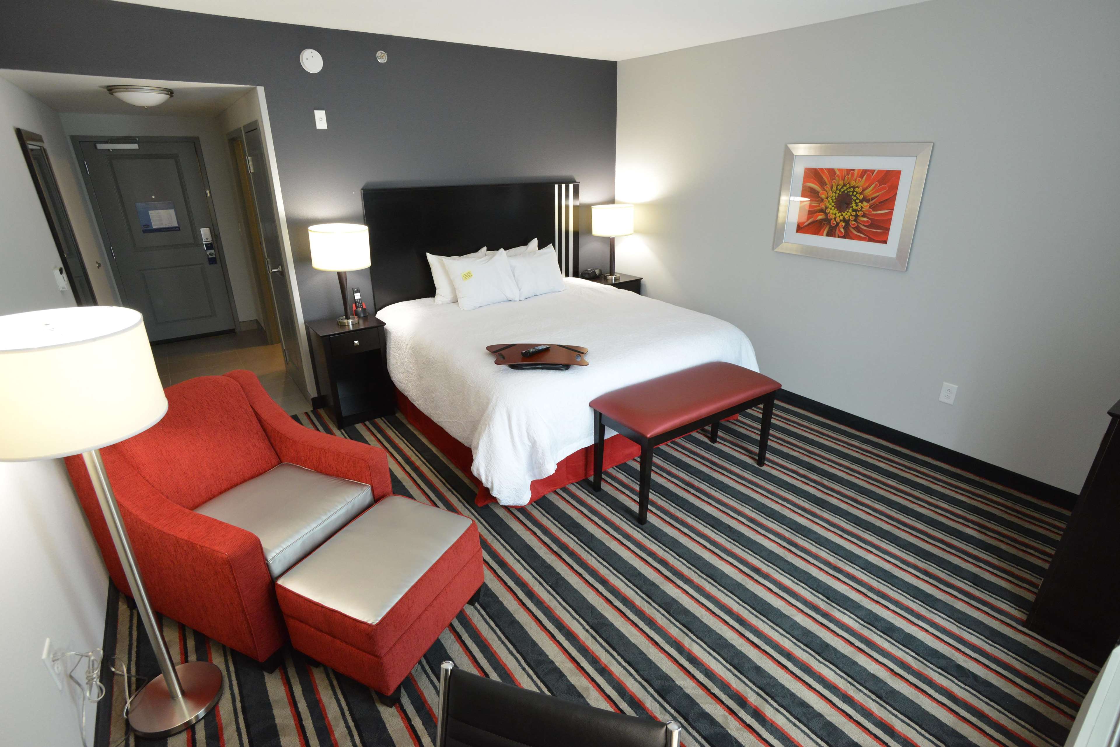 Hampton Inn & Suites Albany At Albany Mall Photo