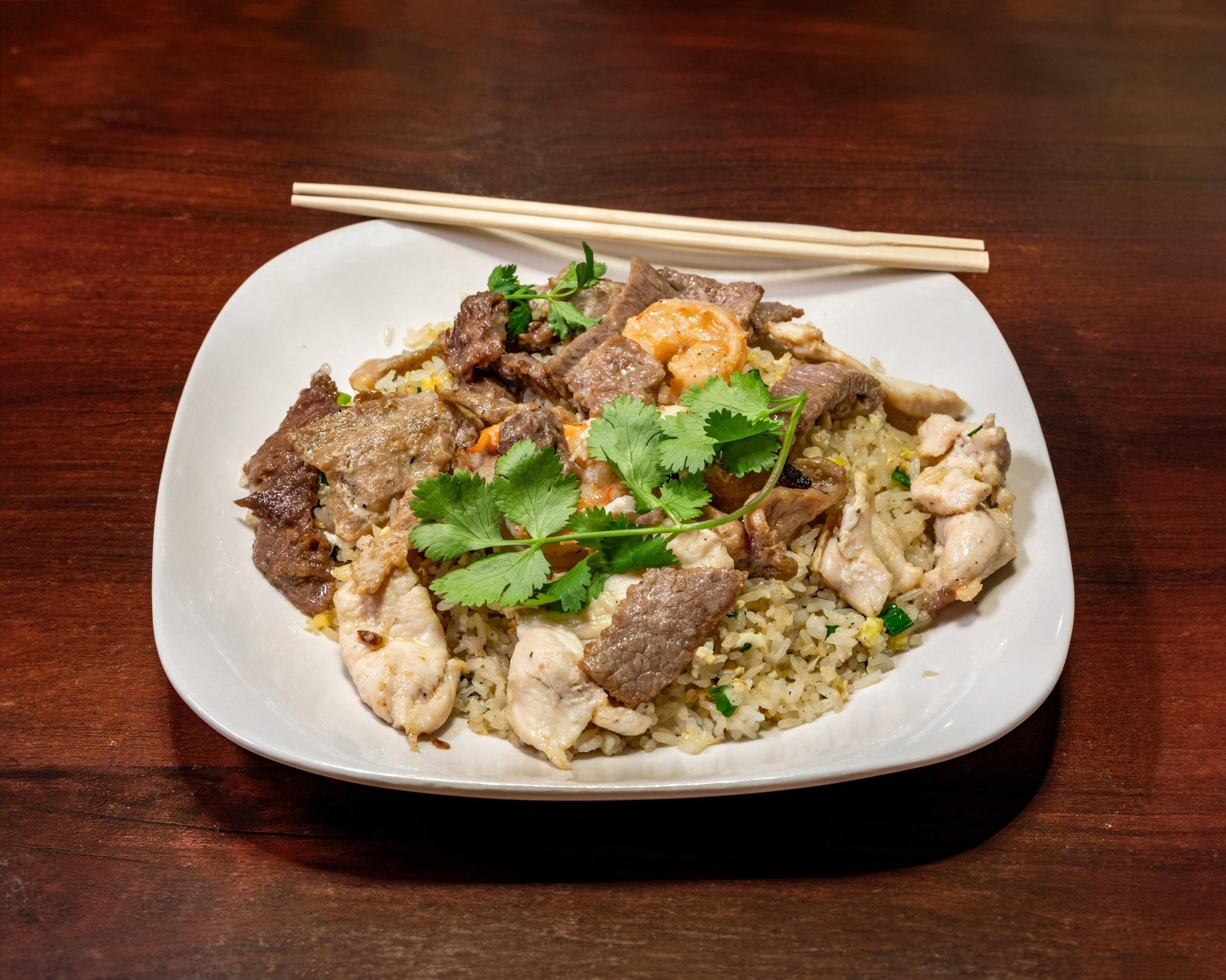 F6. Combination (Chicken, Beef, Shrimp) (Com Chien Dac Biet)