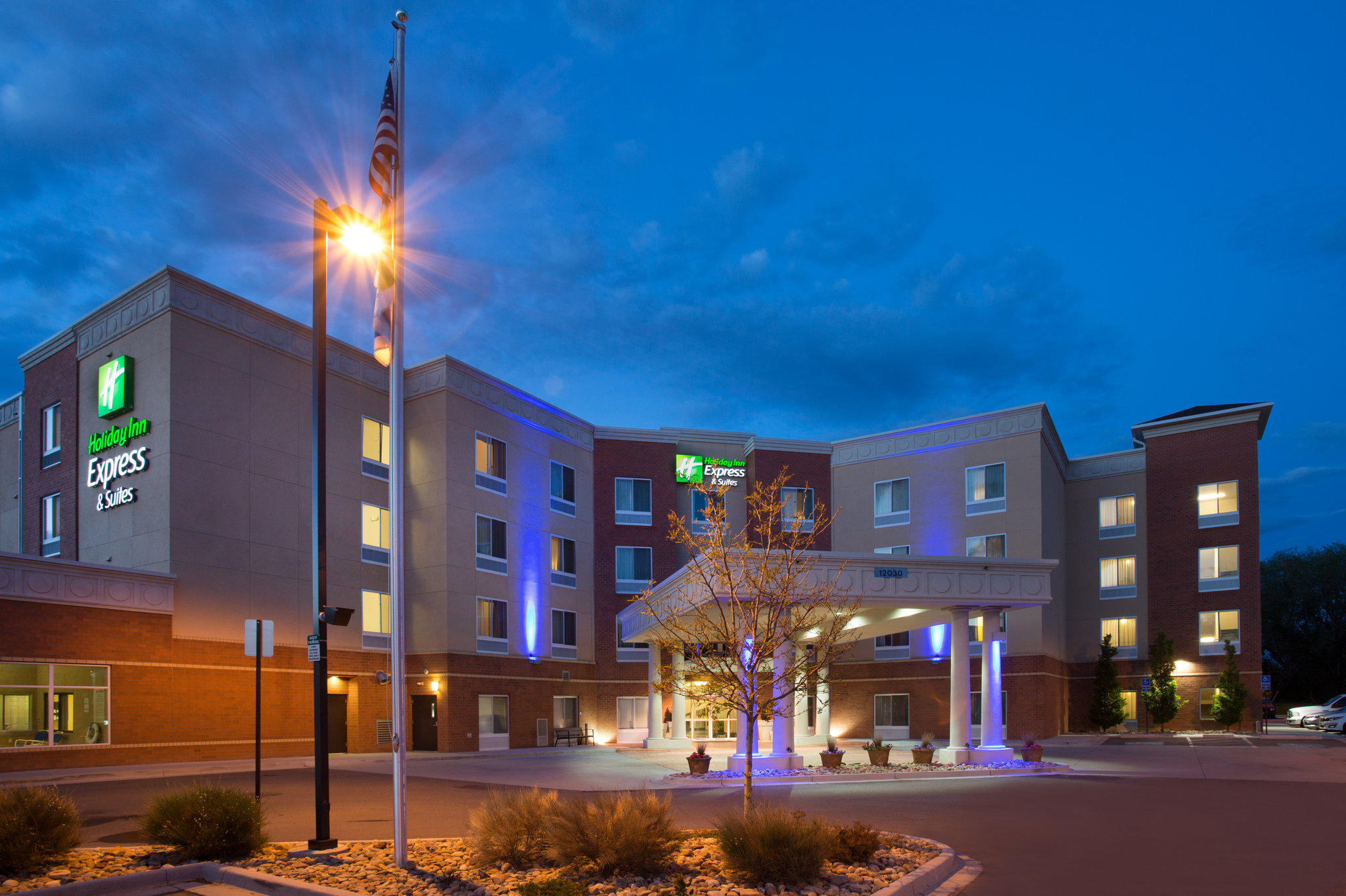 Holiday Inn Express & Suites Denver North - Thornton Photo