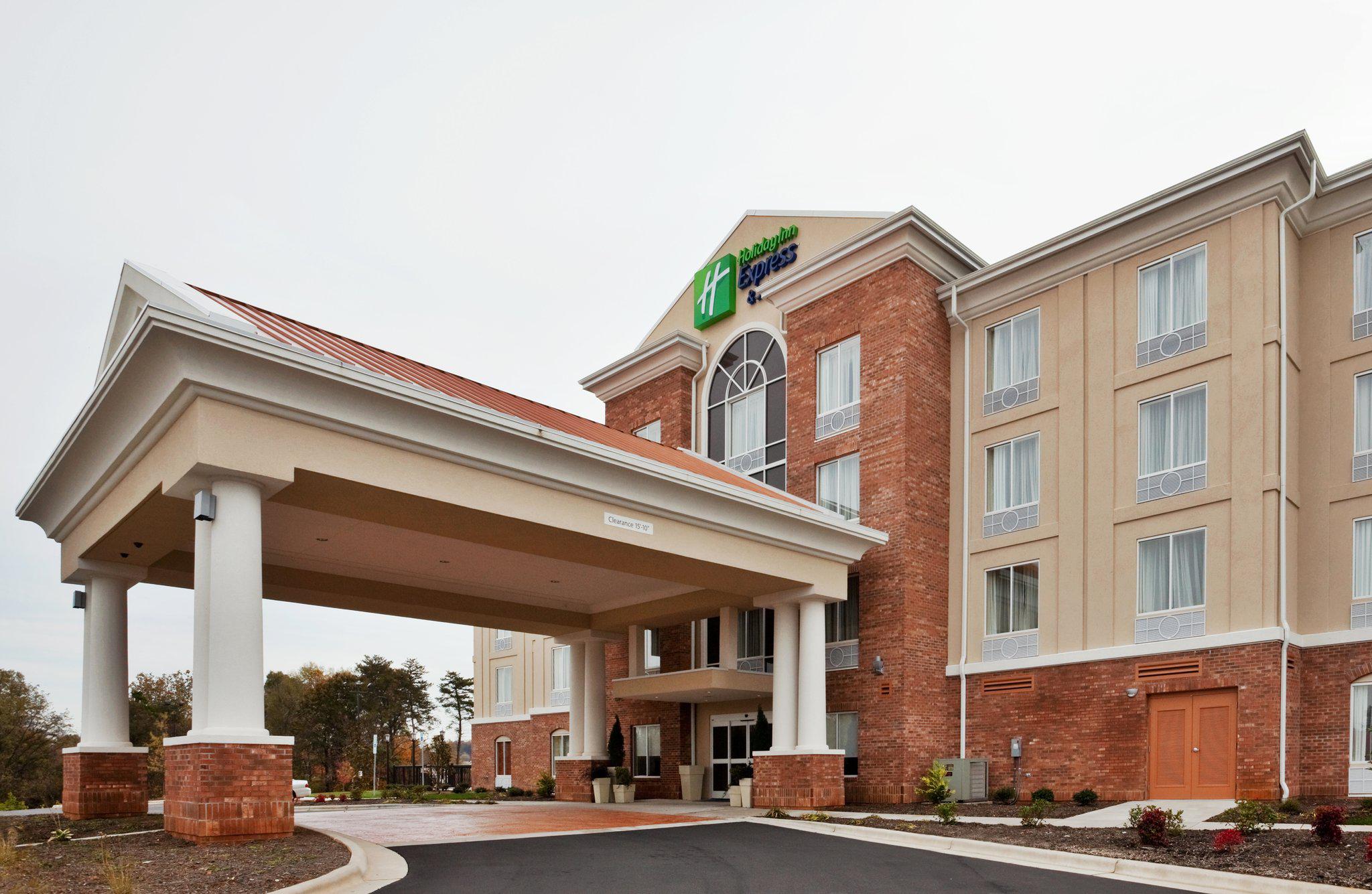 Holiday Inn Express & Suites Greensboro - Airport Area Photo