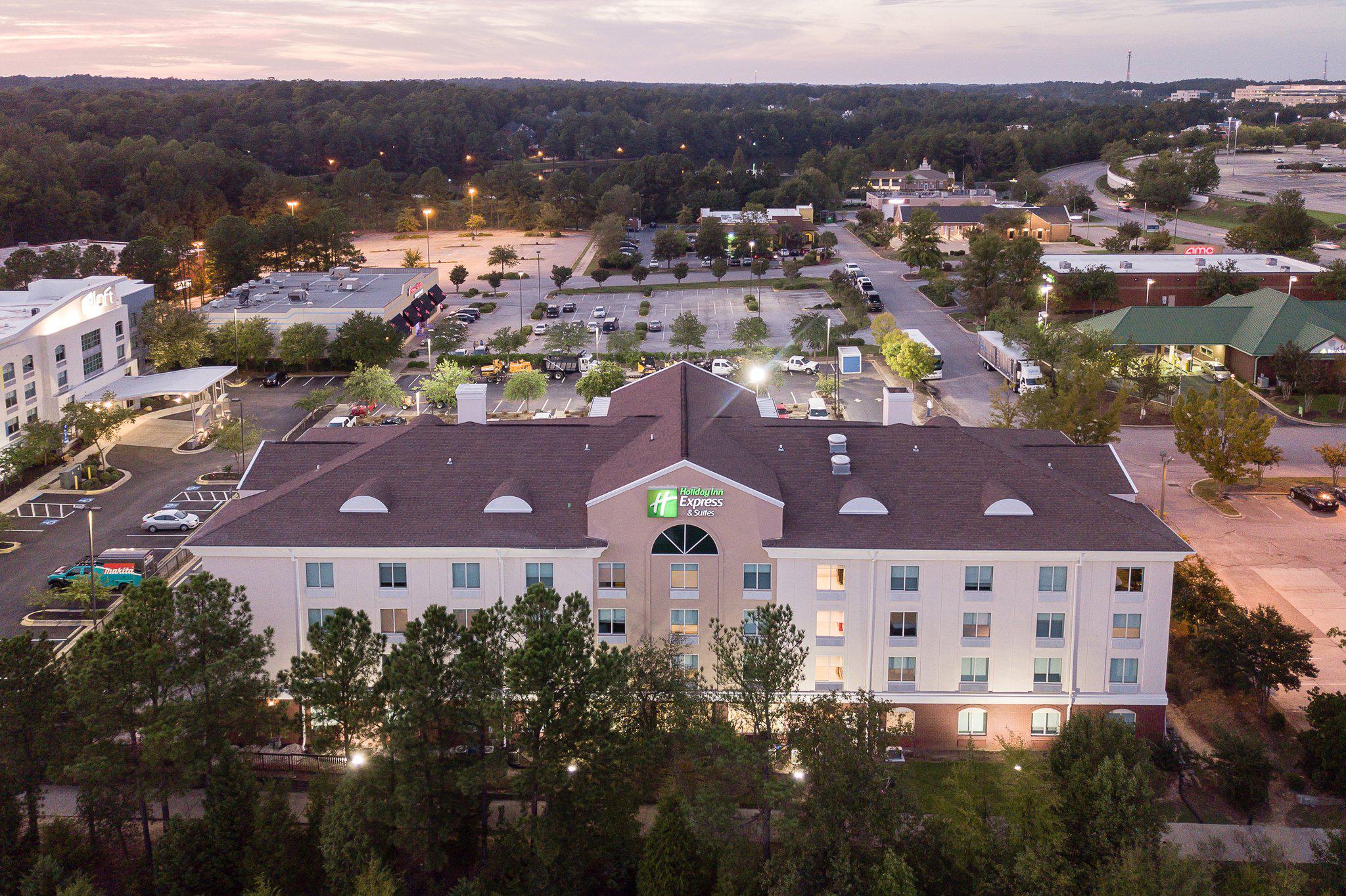 Holiday Inn Express & Suites Columbia-I-26 @ Harbison Blvd Photo