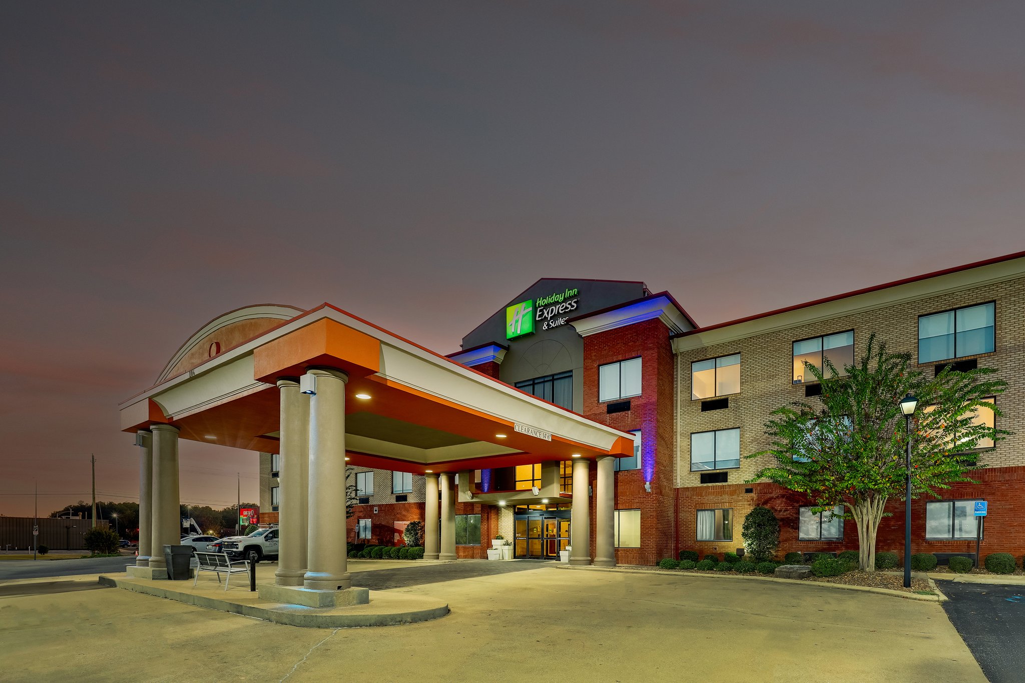 Holiday Inn Express & Suites Gadsden W-Near Attalla by IHG Image