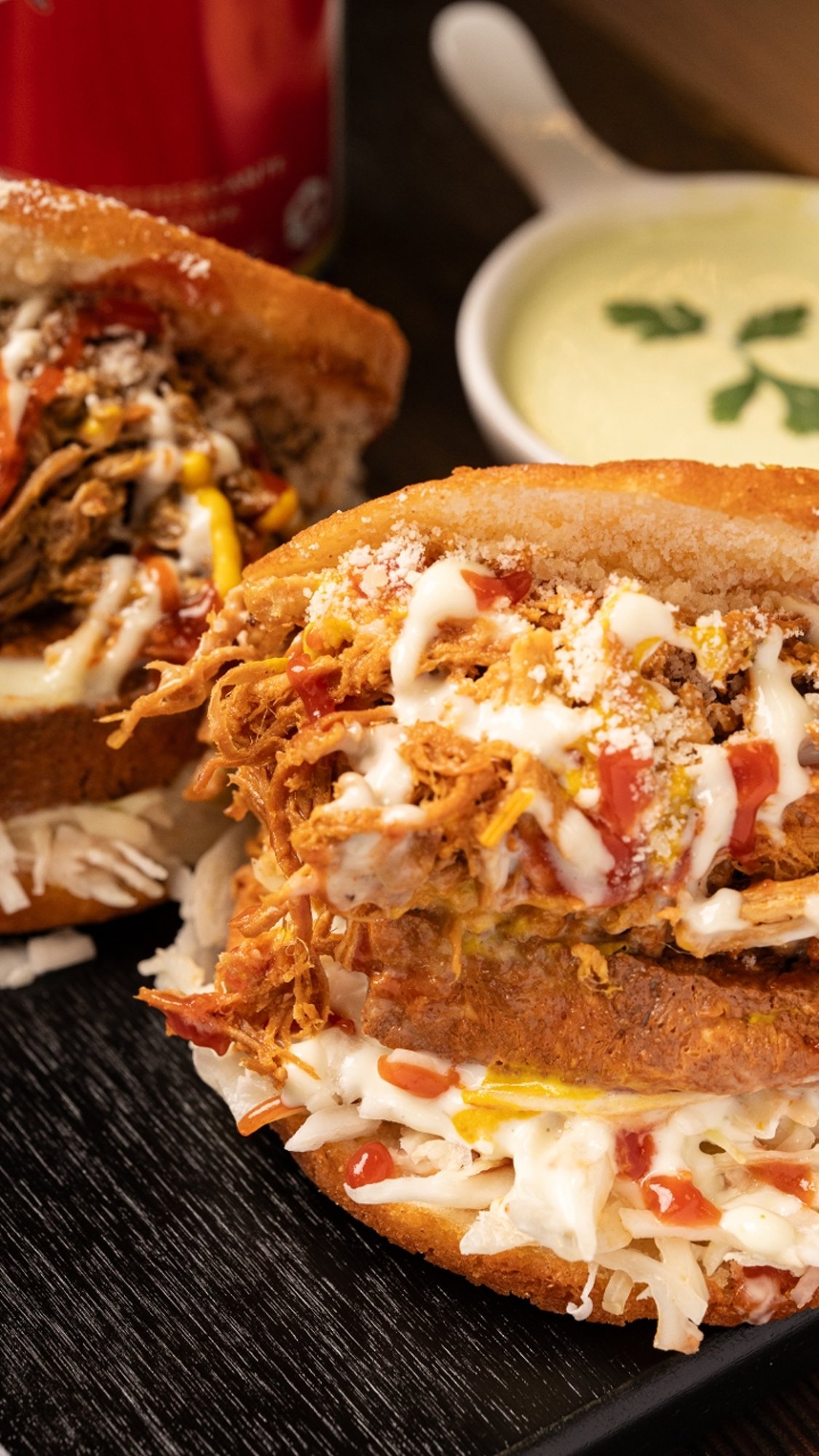 2 Arepas de Jamon y Queso