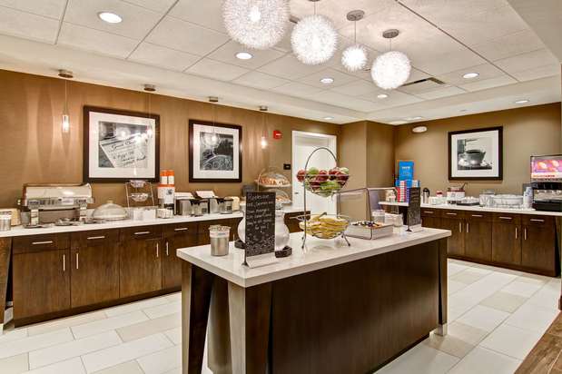 Images Hampton Inn & Suites Detroit/Troy