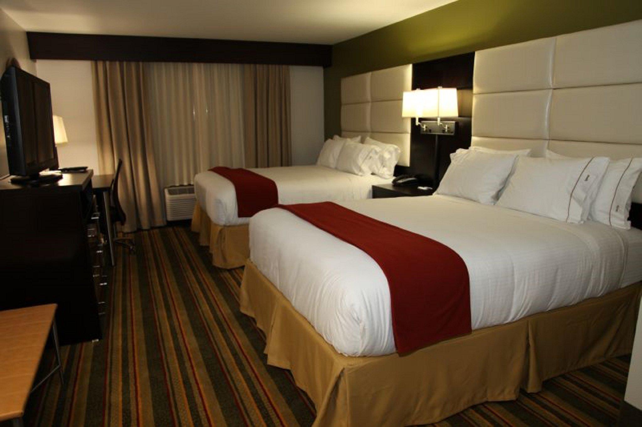 Holiday Inn Express & Suites Huntsville Airport Photo