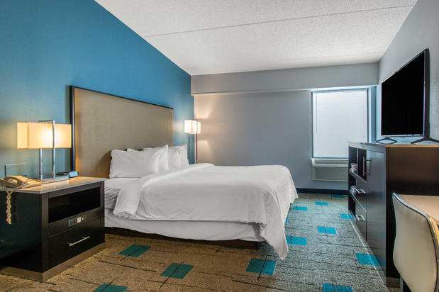 Images Clarion Inn & Suites
