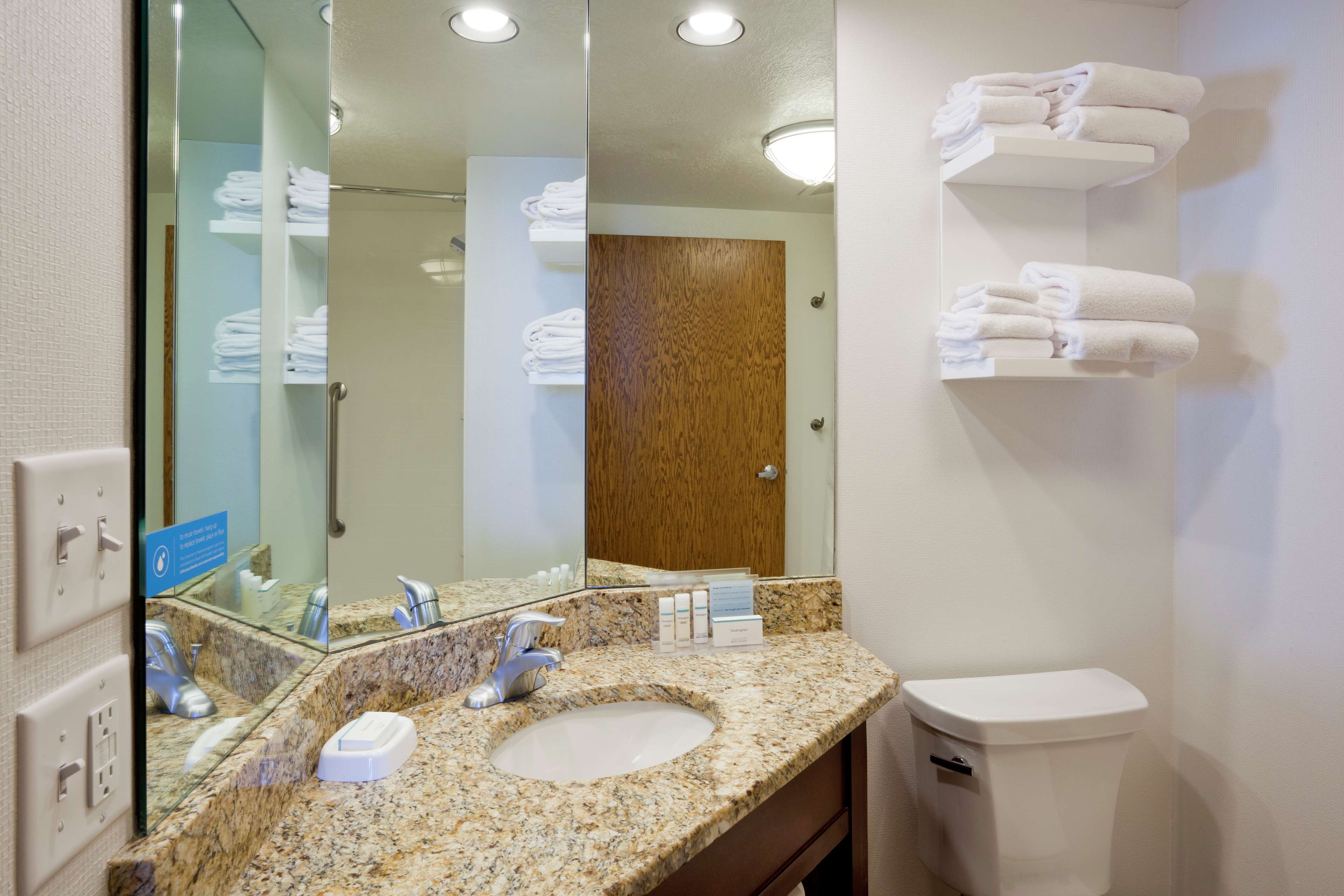 Guest room bath