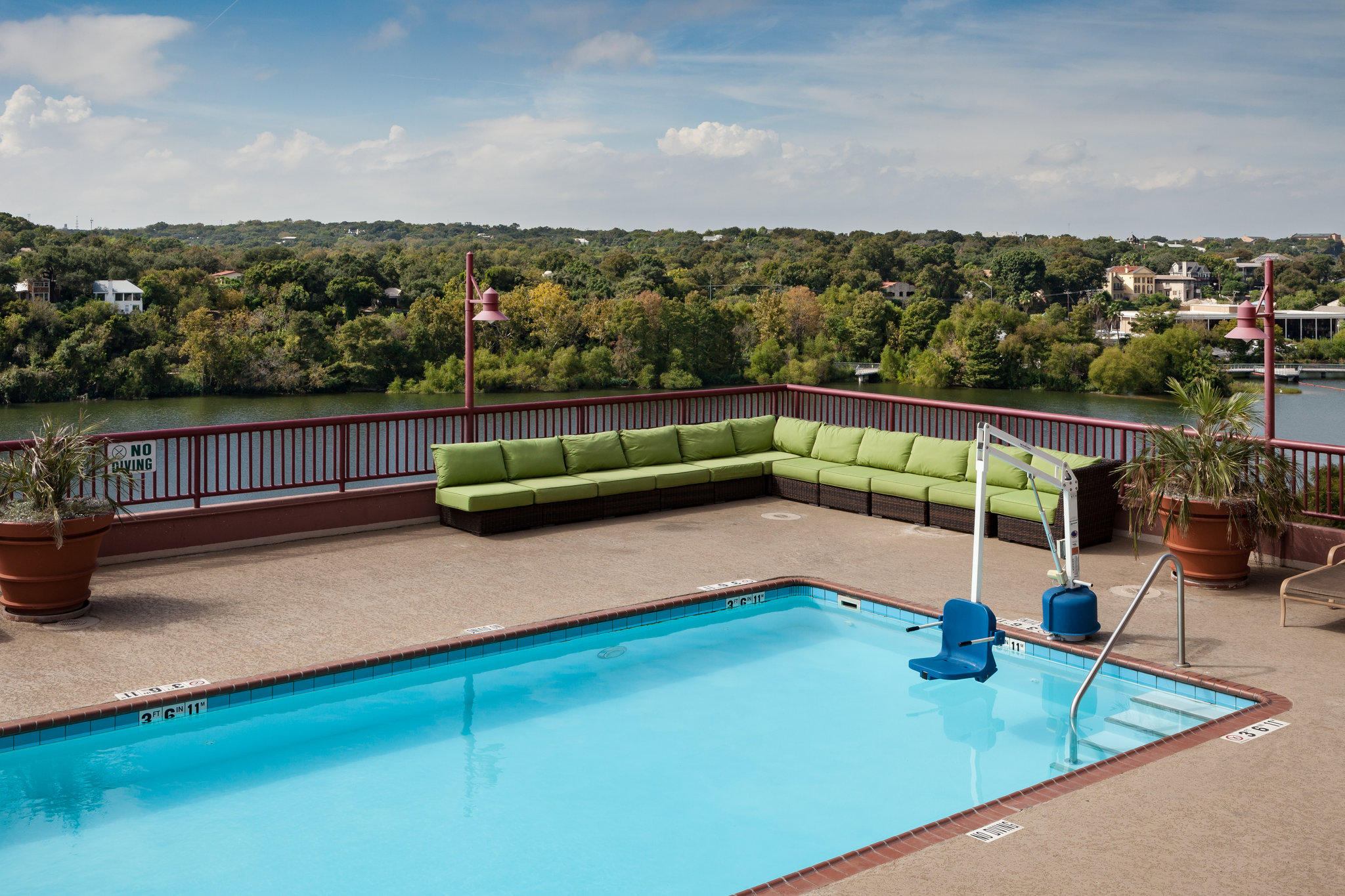 Holiday Inn Austin-Town Lake Photo