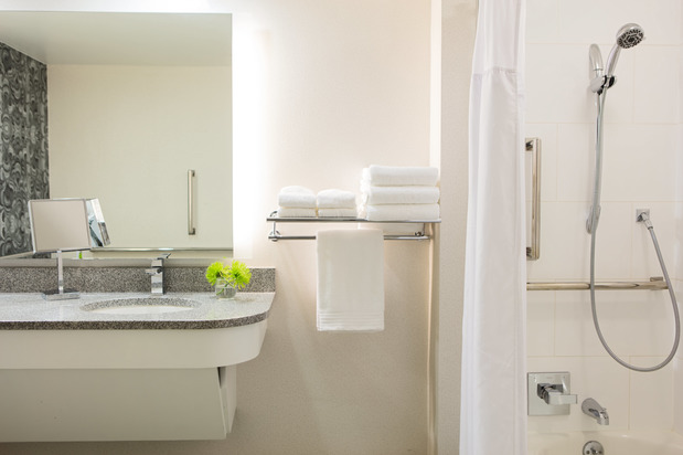 Images Renaissance Meadowlands Hotel