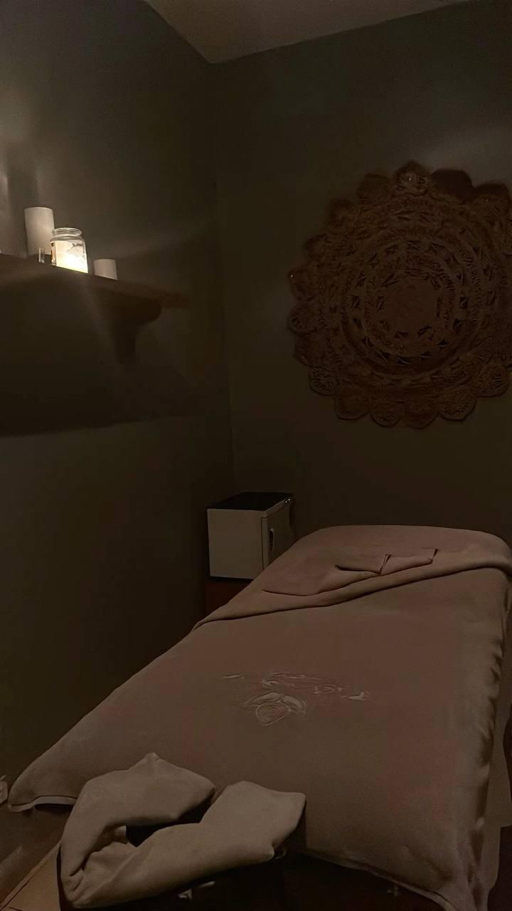 Nicole Full-Body Touch Spa