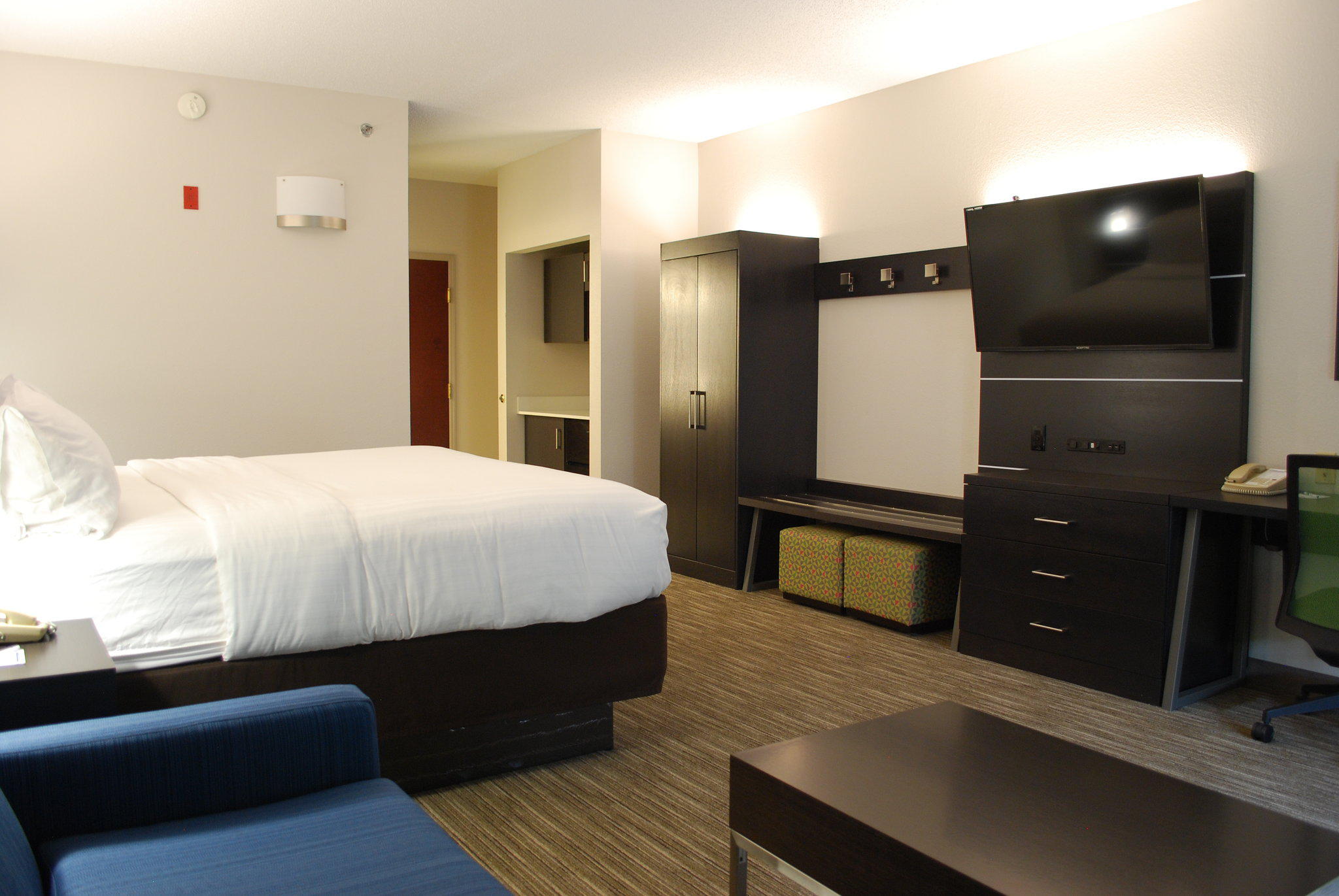 Holiday Inn Express & Suites Kingsport-Meadowview I-26 Photo