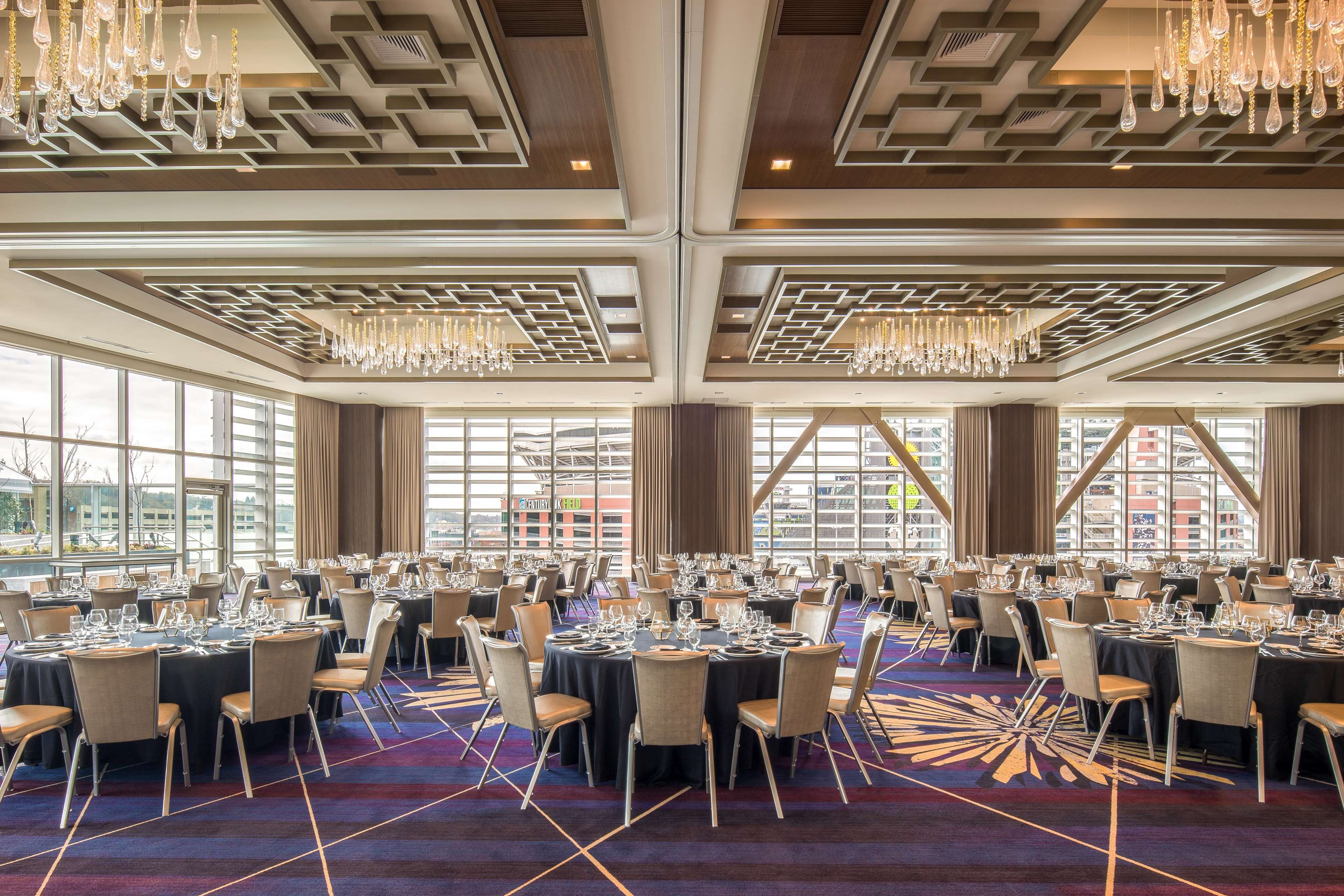 Embassy Suites by Hilton Seattle Downtown Pioneer Square Photo