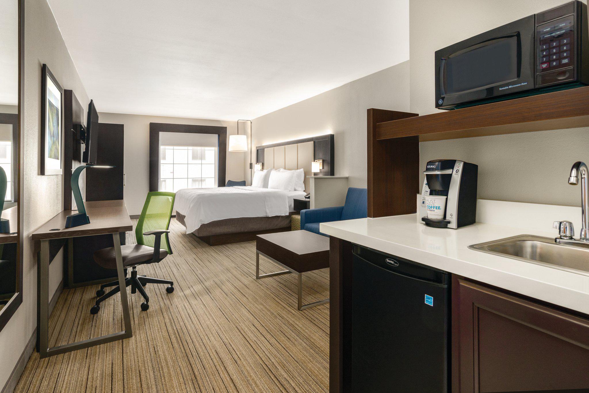 Holiday Inn Express & Suites Lawton-Fort Sill Photo