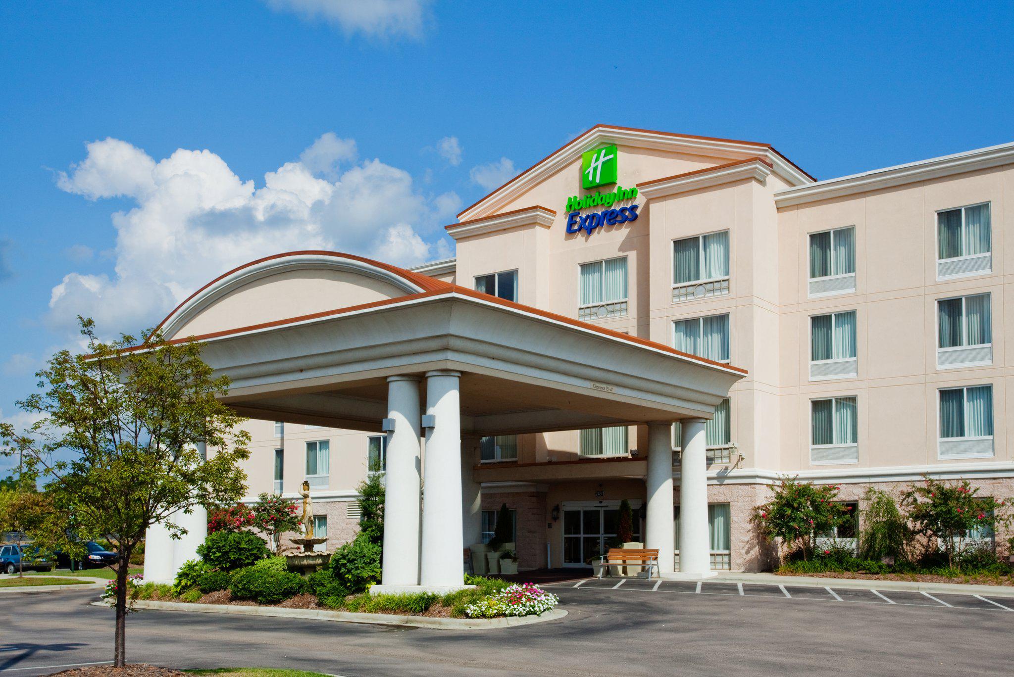 Holiday Inn Express & Suites Concord Photo