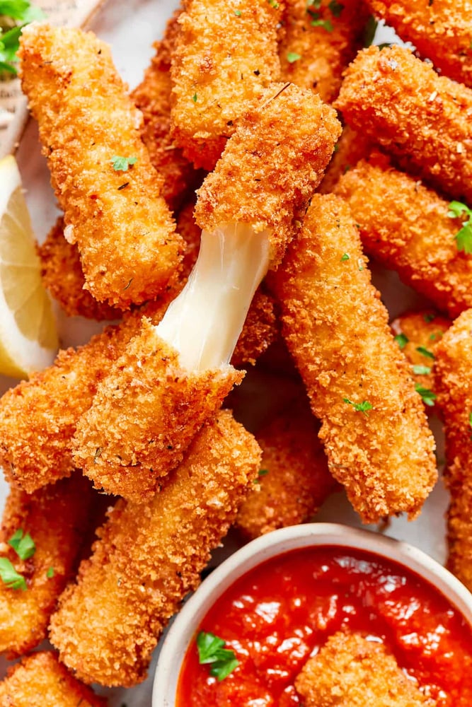 Mozzarella Sticks (6 pcs)
