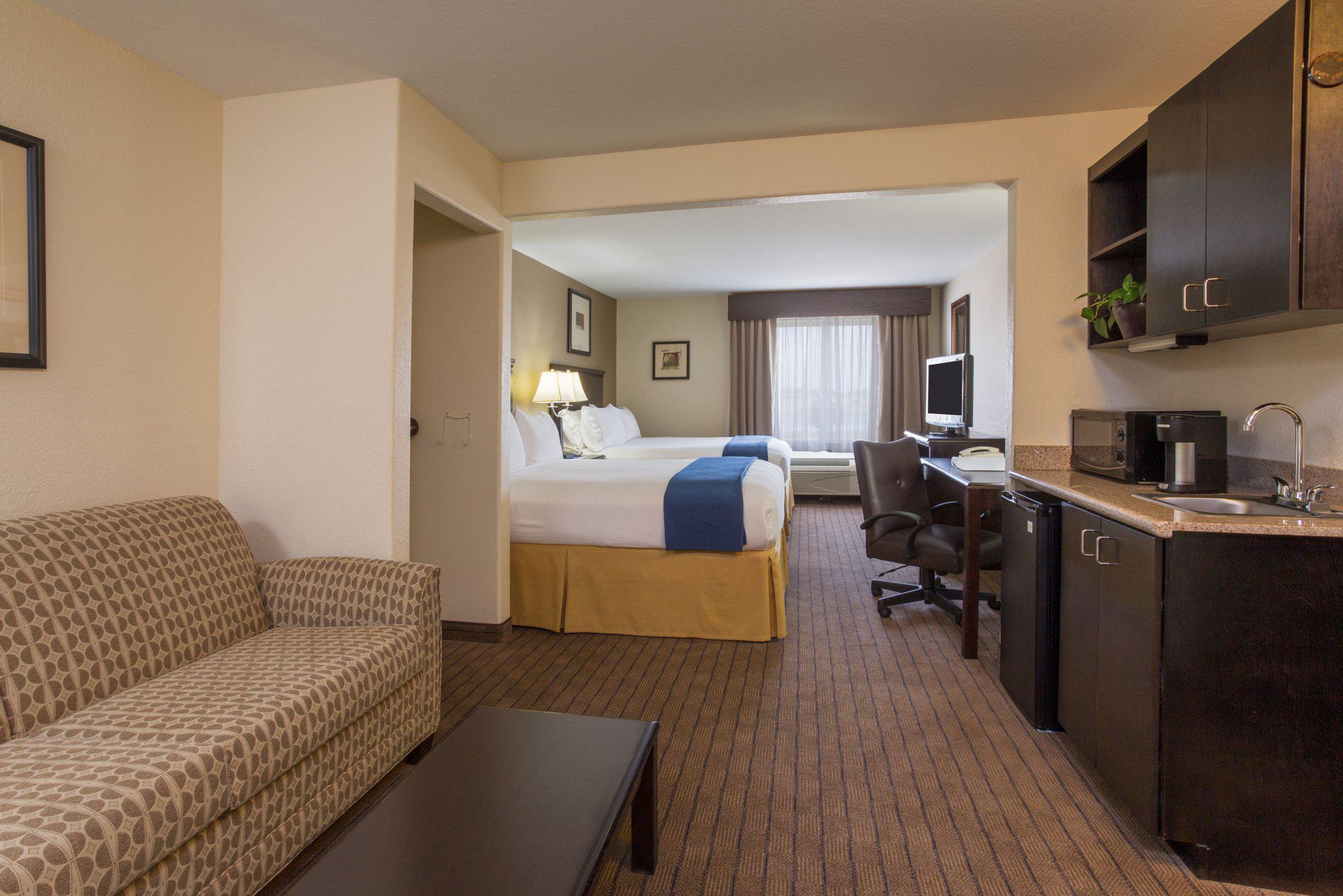 Holiday Inn Express & Suites Moultrie Photo