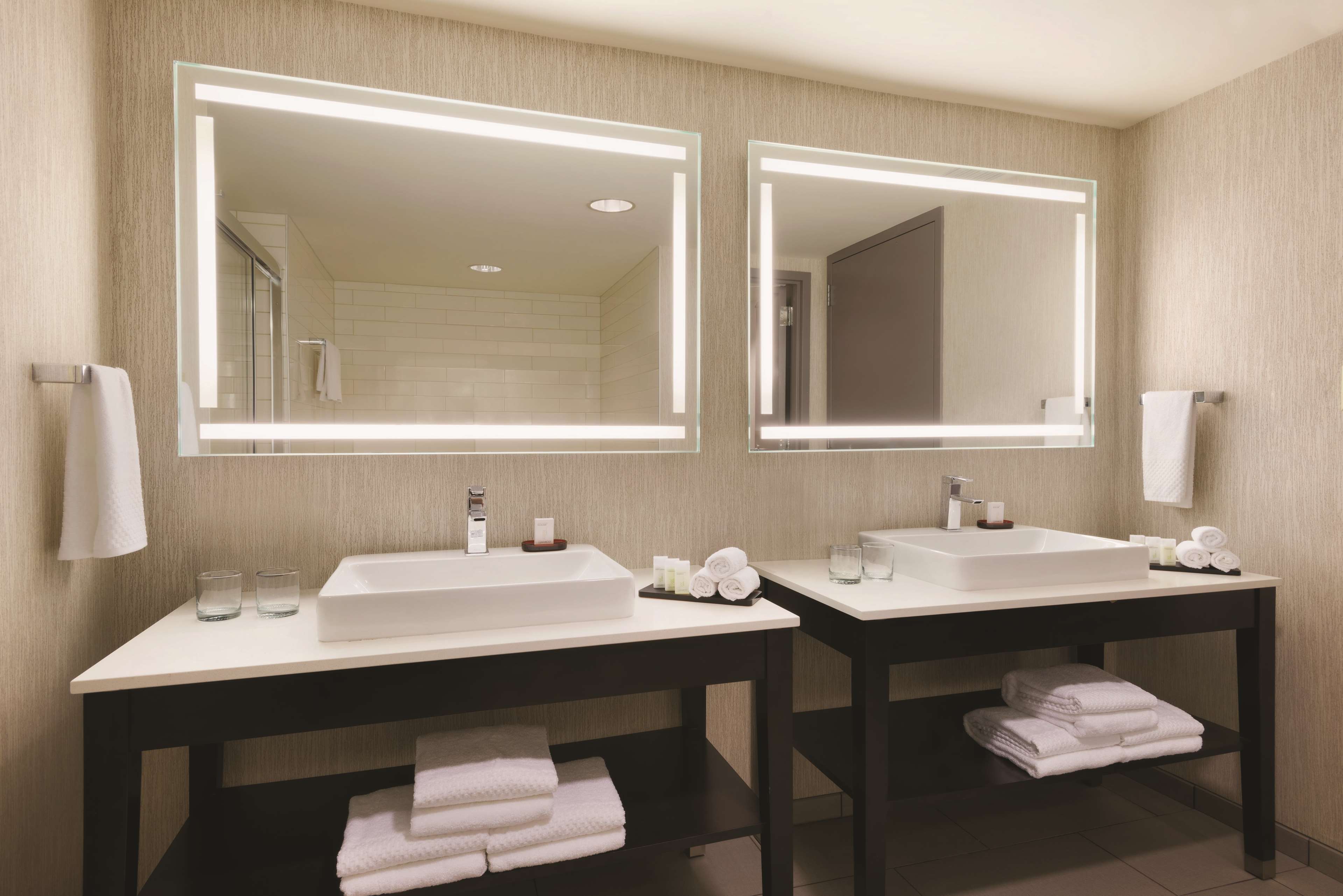 Guest room bath