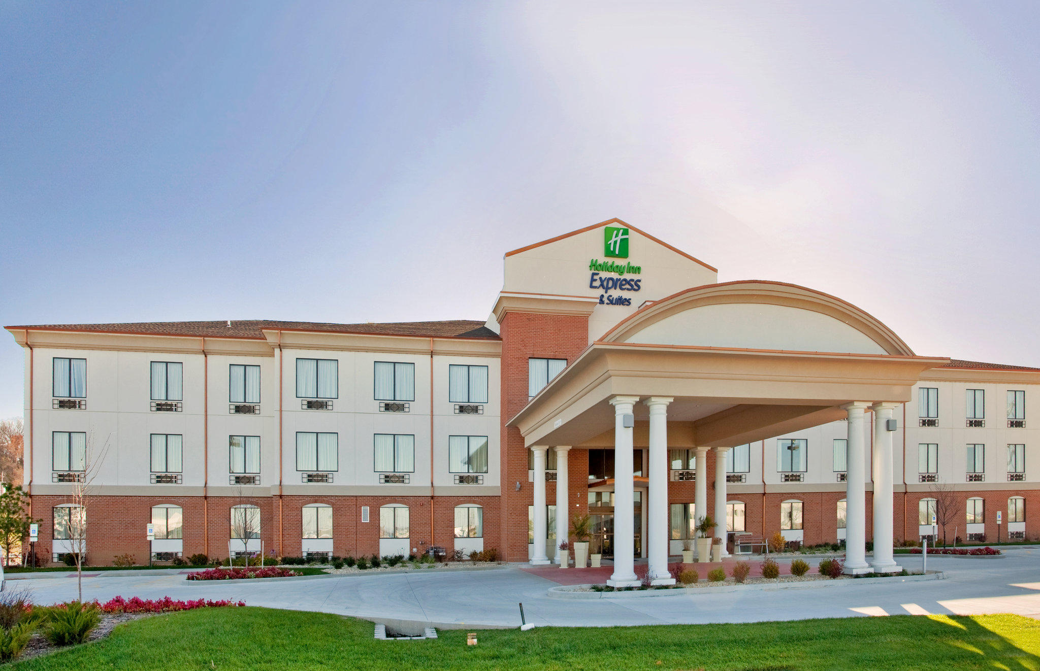 Holiday Inn Express & Suites St Charles Photo