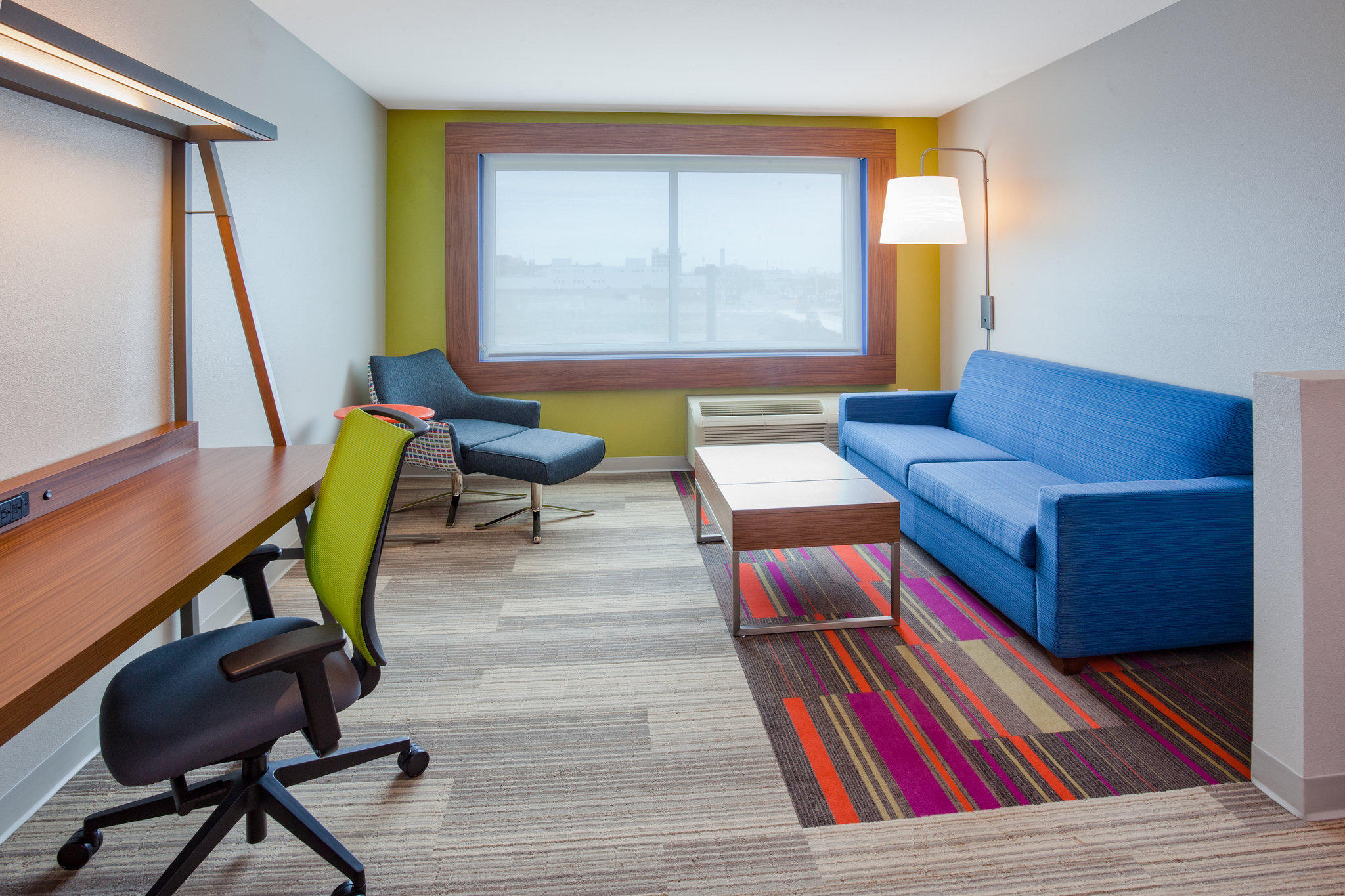 Holiday Inn Express & Suites Des Moines Downtown Photo